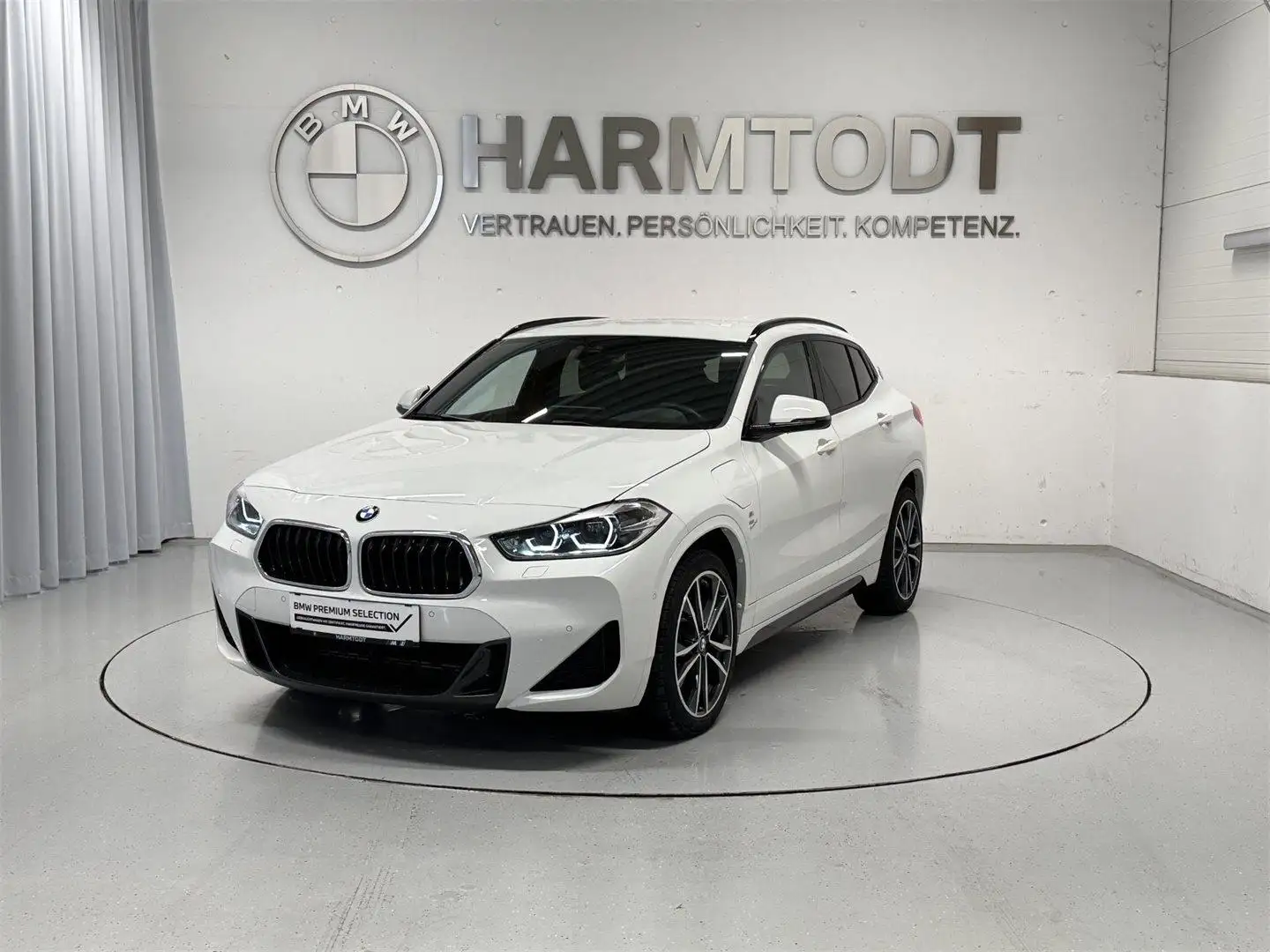 BMW X2 xDrive25e White - 1