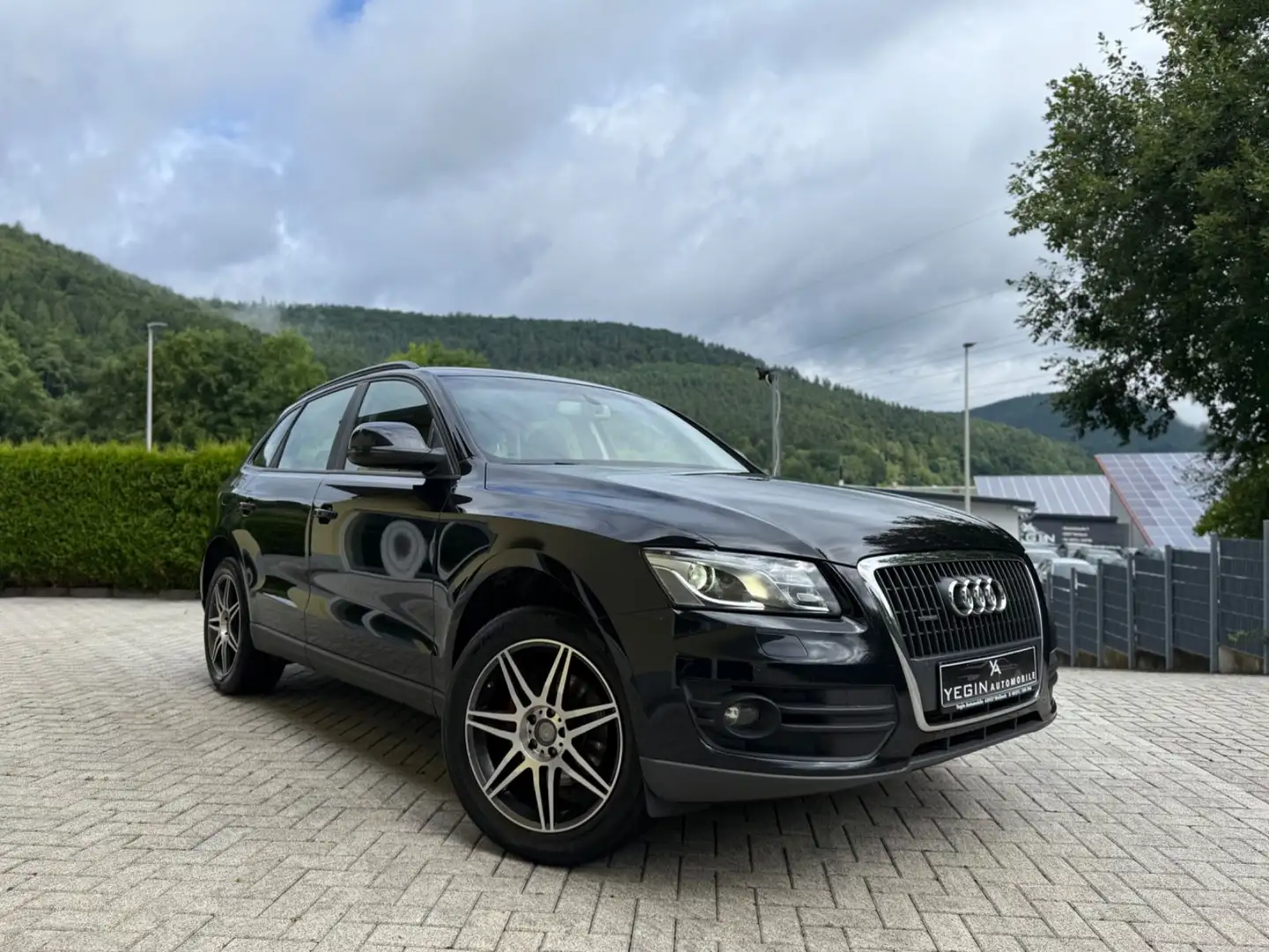 Audi Q5 2.0 TFSI  quattro Klima-AHK-Tempomat-Xenon Negru - 1