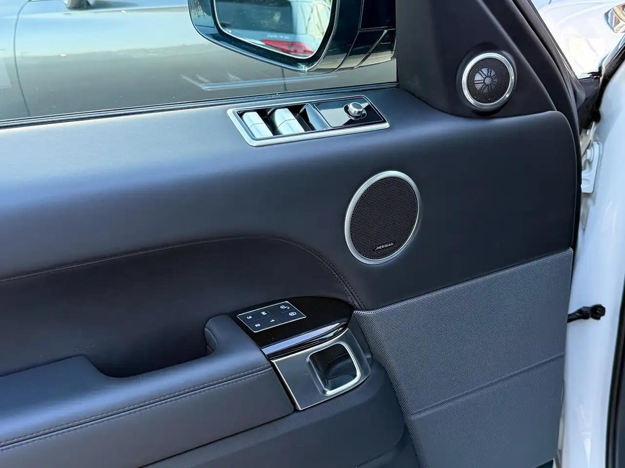 Land Rover Range Rover Sport снимка Land Rover Range Rover Sport