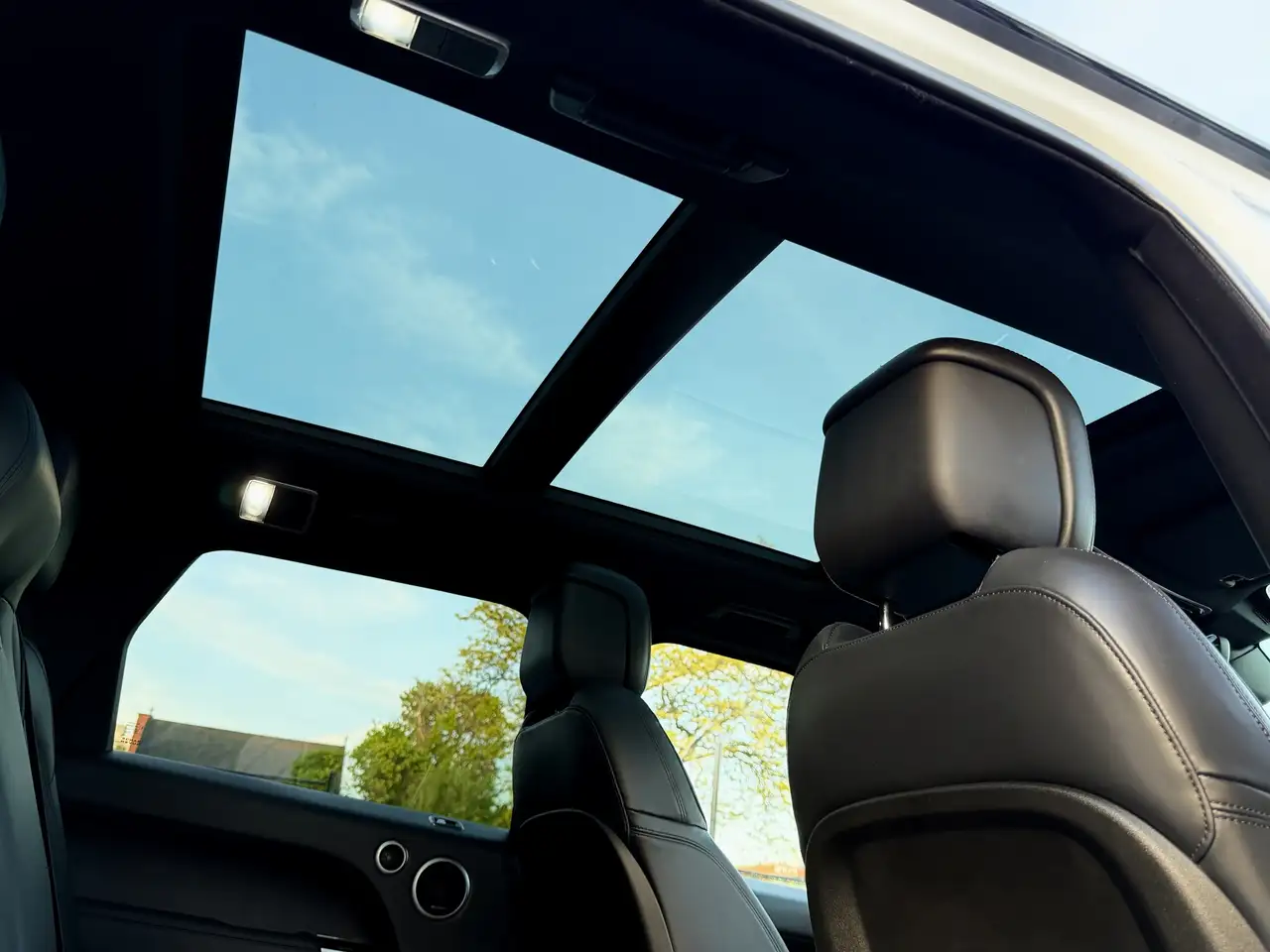 Land Rover Range Rover Sport снимка Land Rover Range Rover Sport
