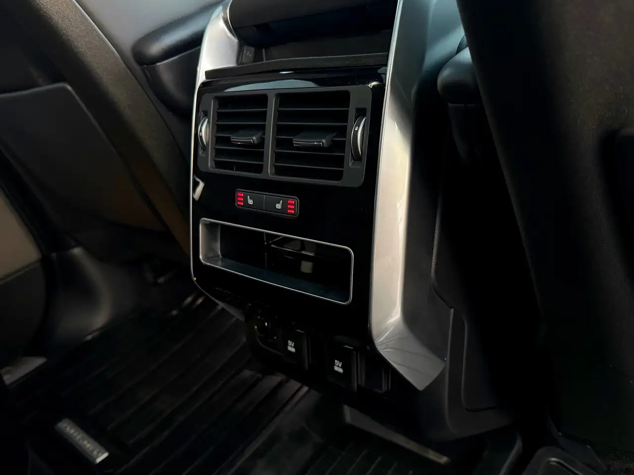 Land Rover Range Rover Sport снимка Land Rover Range Rover Sport