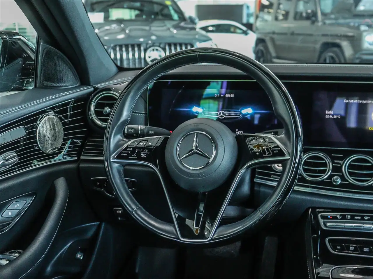 Mercedes-Benz E-Class снимка Mercedes-Benz E-Class