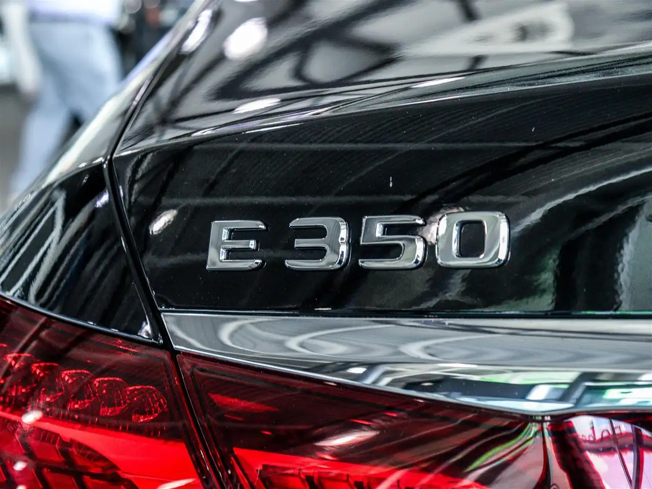 Mercedes-Benz E-Class снимка Mercedes-Benz E-Class