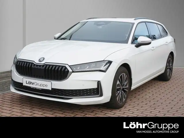 Skoda Superb Combi 2.0 TDI DSG Selection 17" Pano HUD Matrix...