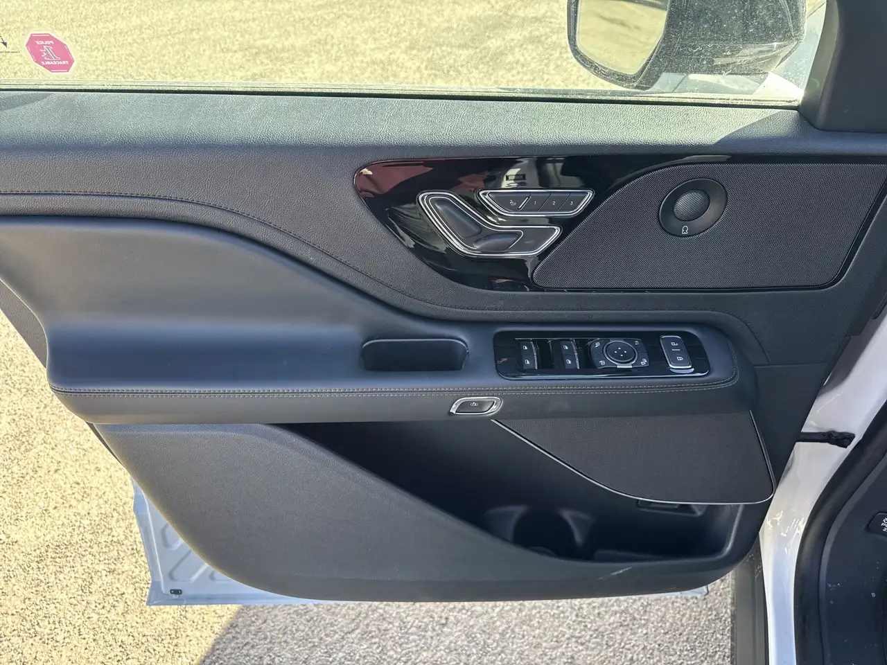 Lincoln Aviator снимка Lincoln Aviator