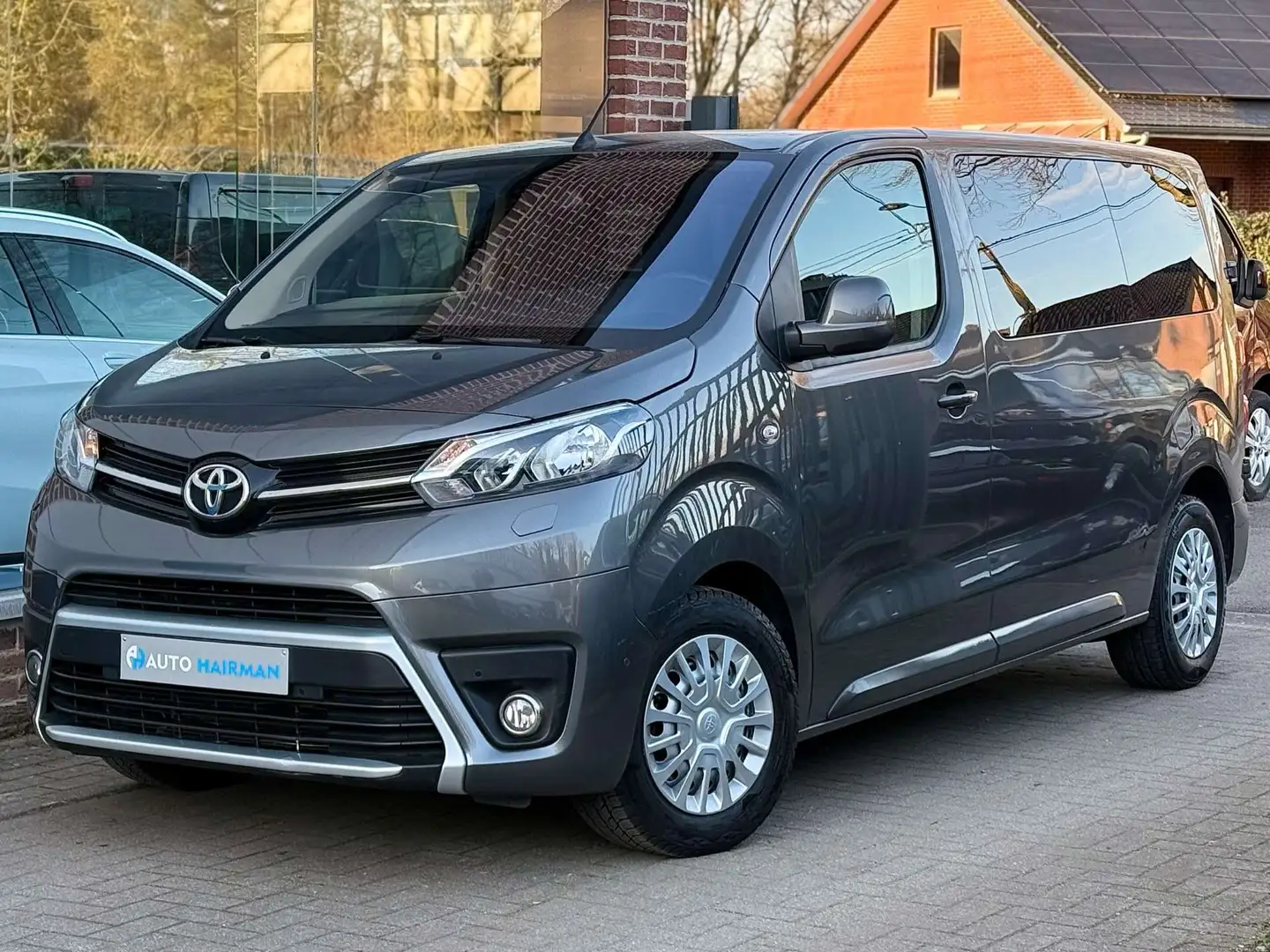 Toyota Proace M 9pl./5p. L2H1 1.5 D-4D DYNAMIC ÉDITION Brun - 1