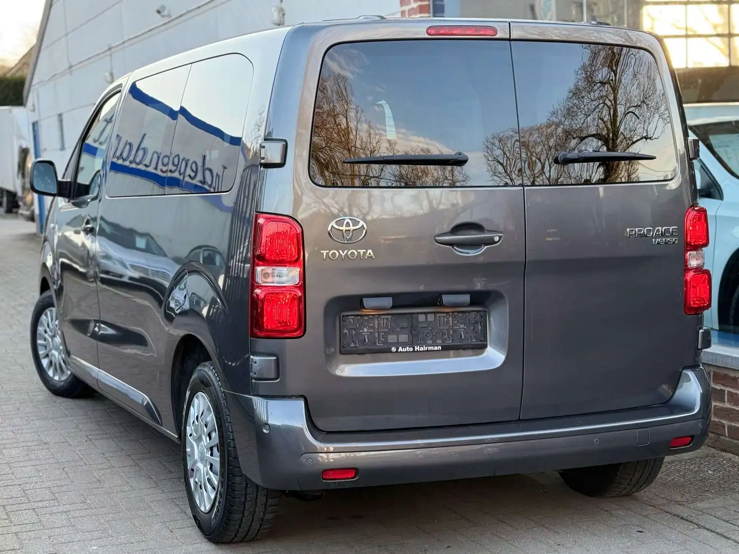 Toyota Proace M 9pl./5p. L2H1 1.5 D-4D DYNAMIC ÉDITION Brun - 2