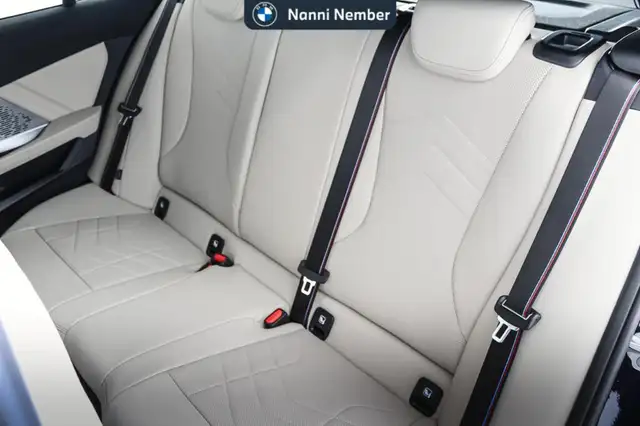 BMW 1 Series view 14