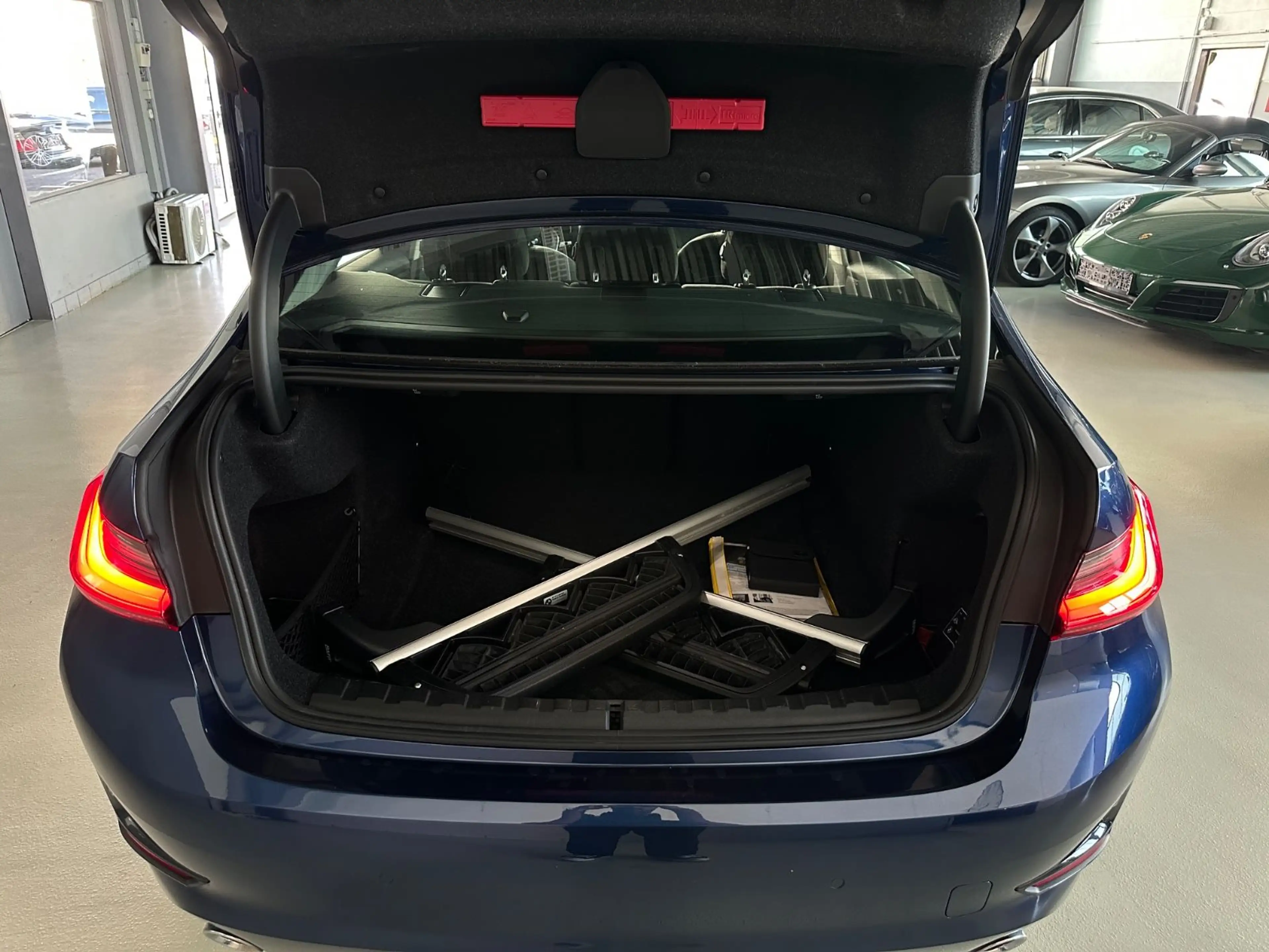 BMW 320 i Advantage Live/LED/1.Hand — photo 11