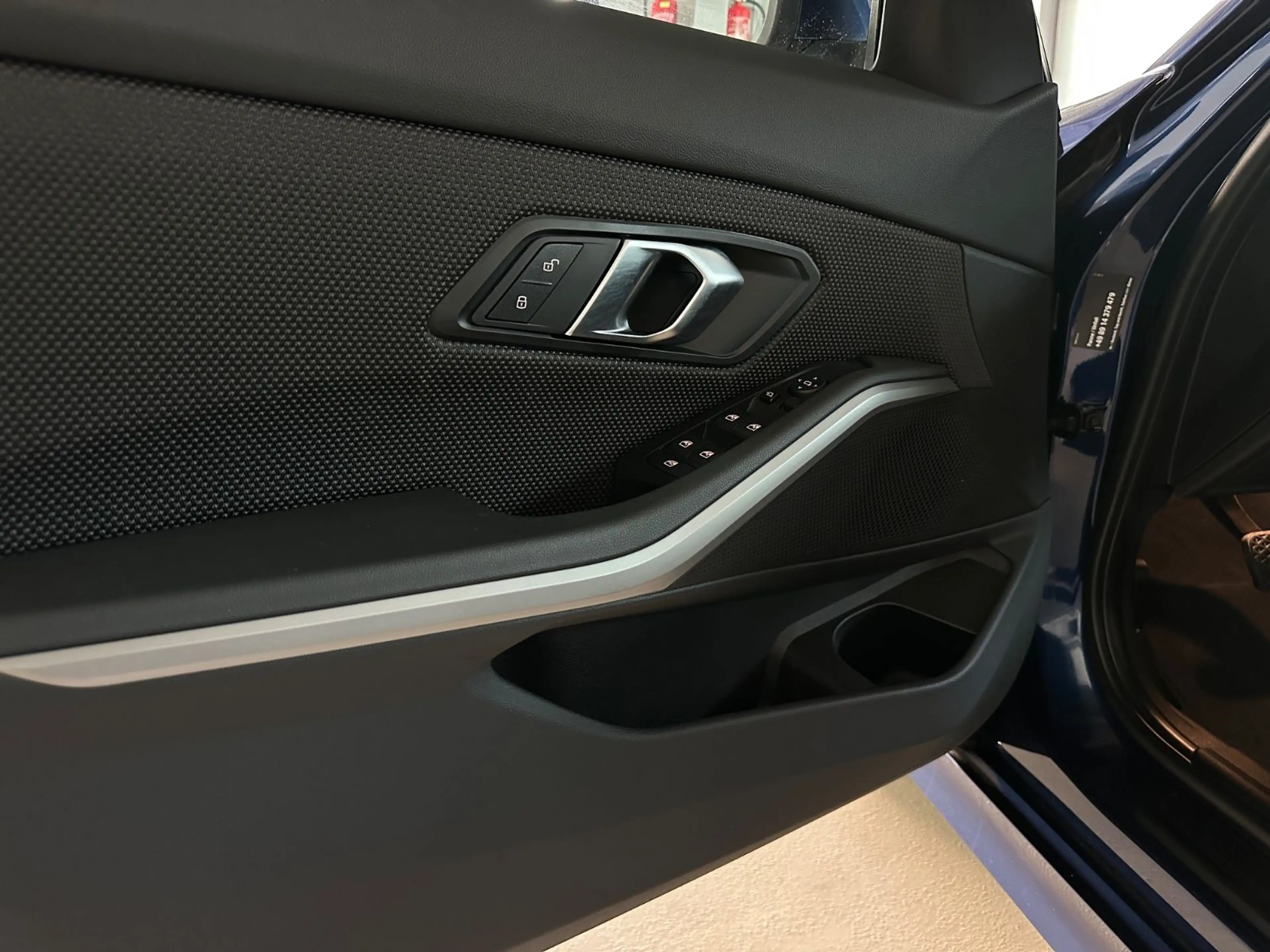 BMW 320 i Advantage Live/LED/1.Hand — photo 10