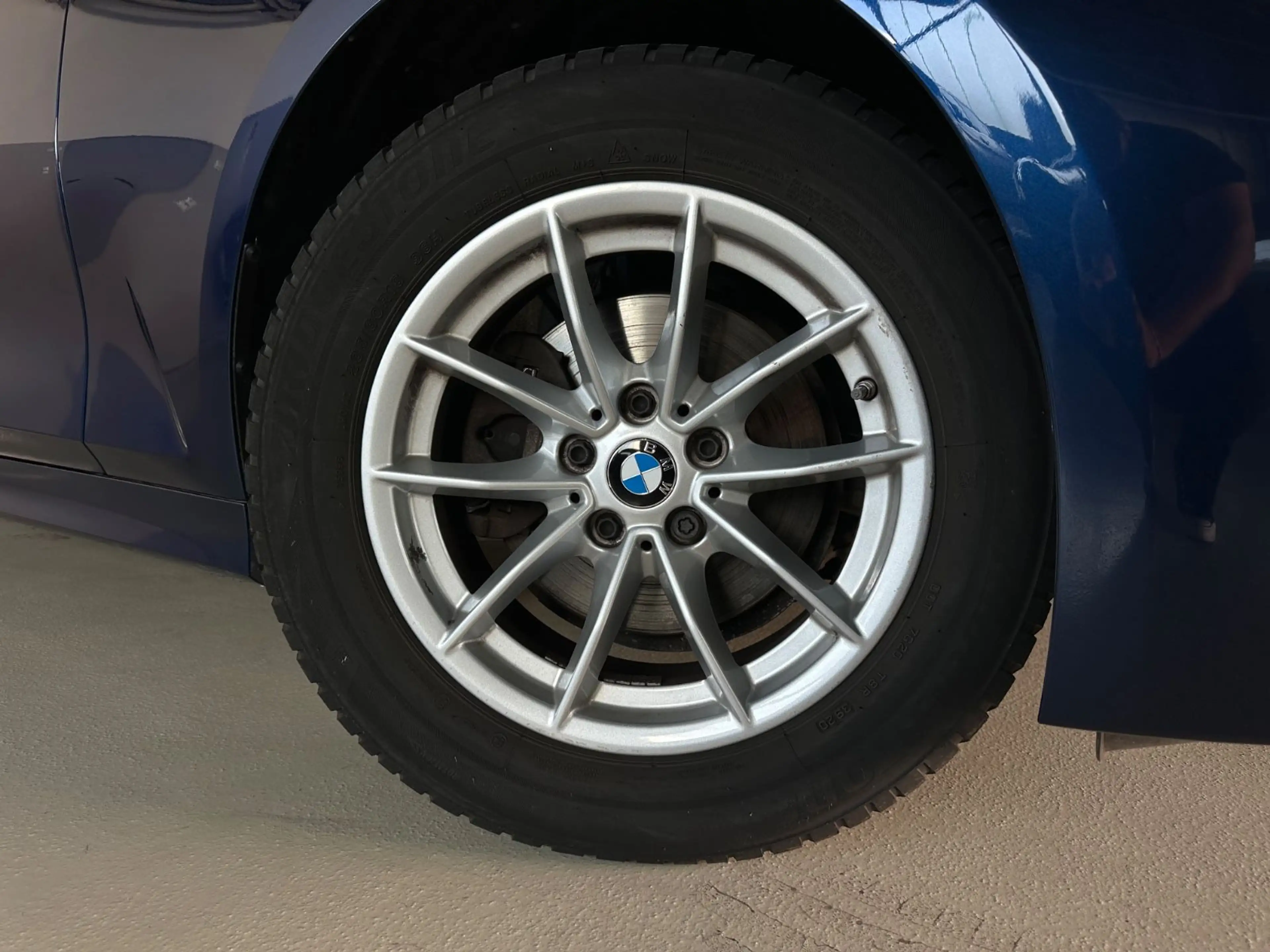 BMW 320 i Advantage Live/LED/1.Hand — photo 4