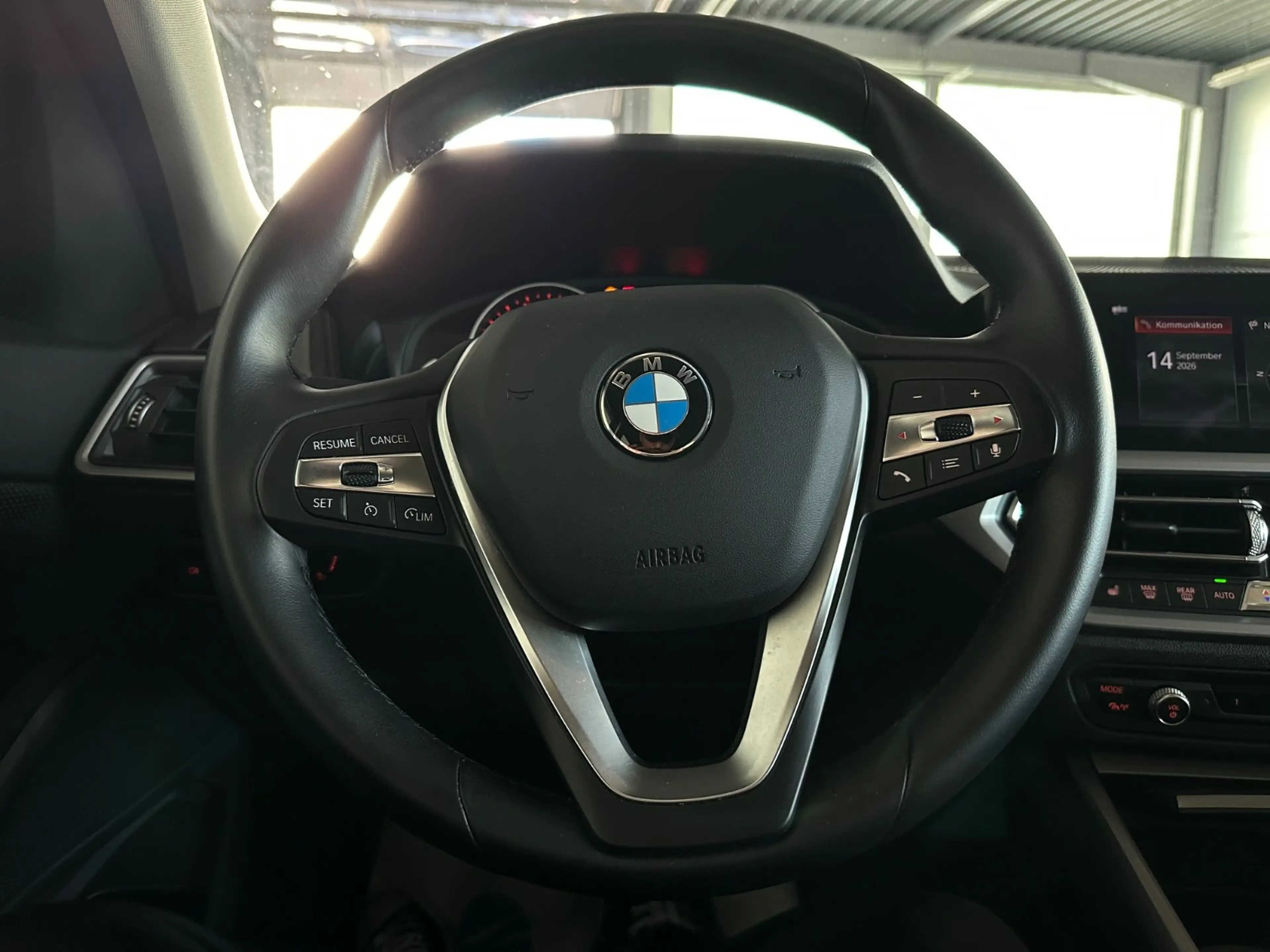 BMW 320 i Advantage Live/LED/1.Hand — photo 14