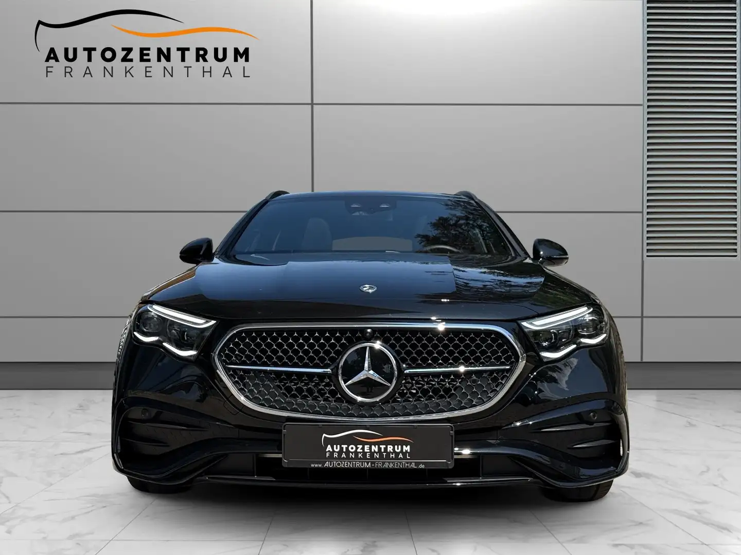 Mercedes-Benz E 450 4Matic AMG Line NIGHT ACC PANO AHK Schwarz - 2