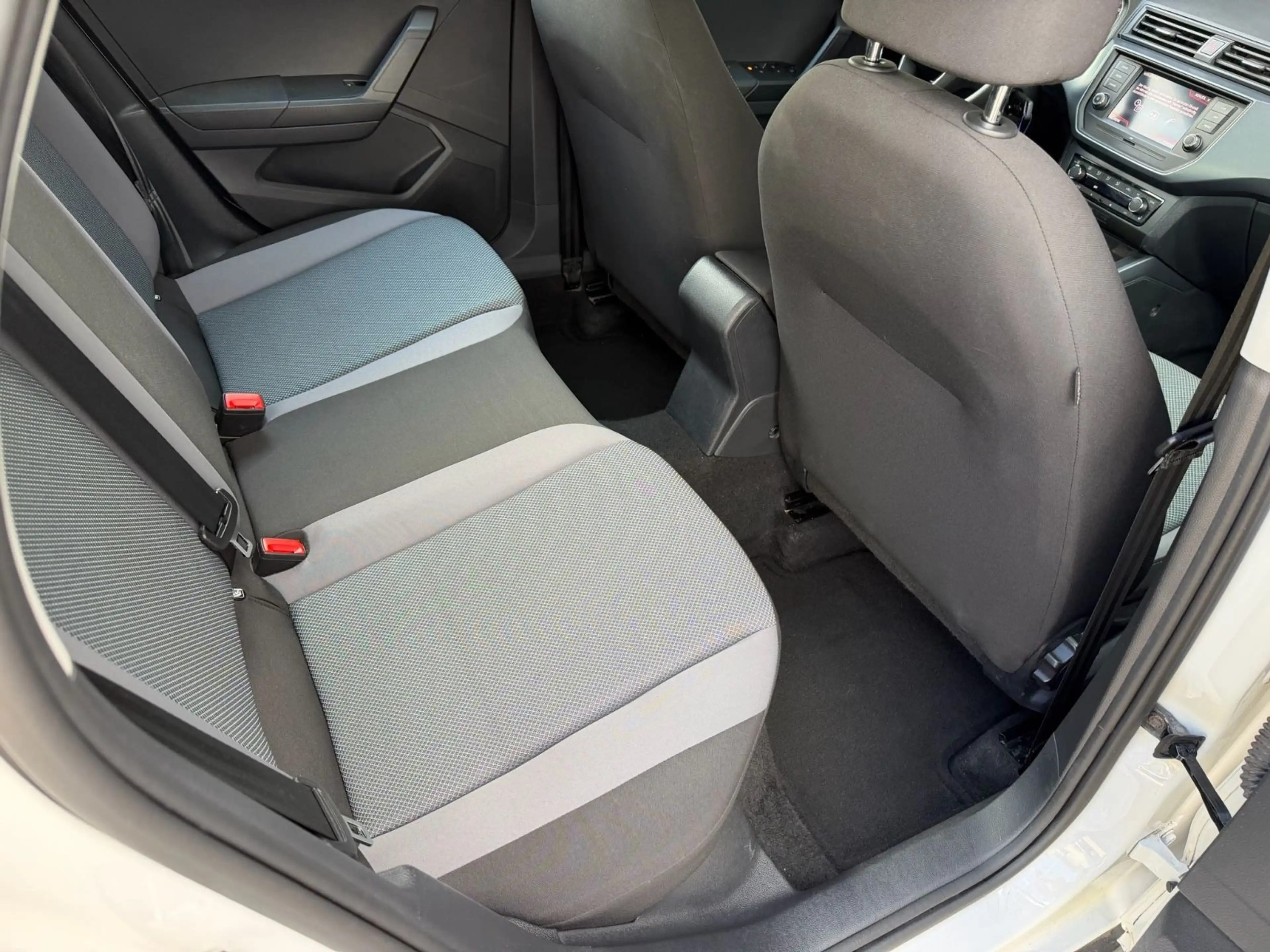 SEAT Arona 1.6 TDI Style — photo 11