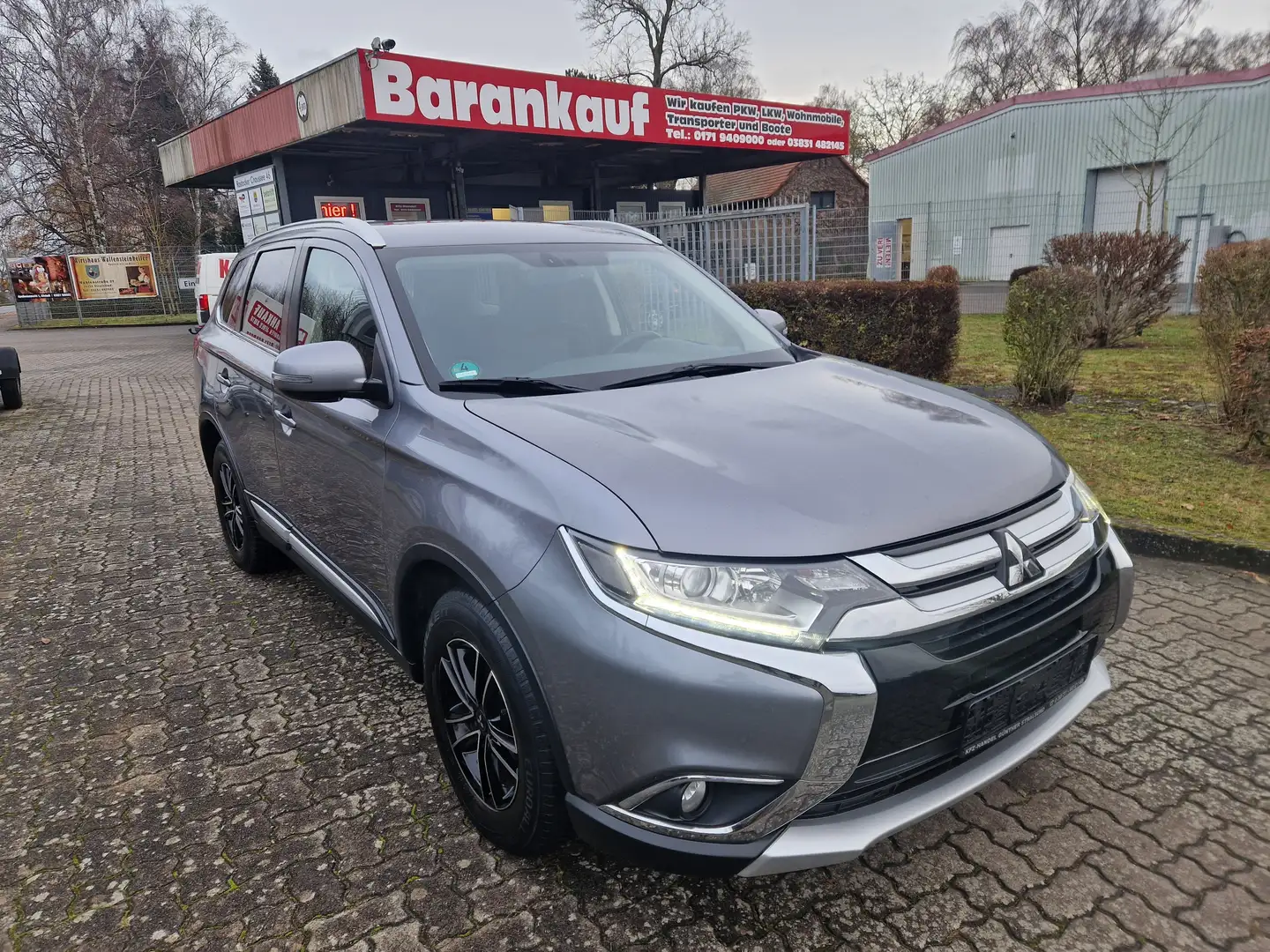Mitsubishi Outlander Edition 100 2WD-1.Hand Gri - 1