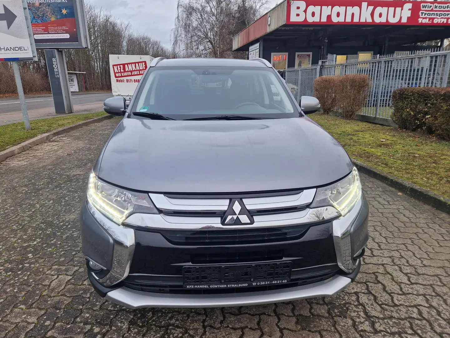Mitsubishi Outlander Edition 100 2WD-1.Hand Gri - 2