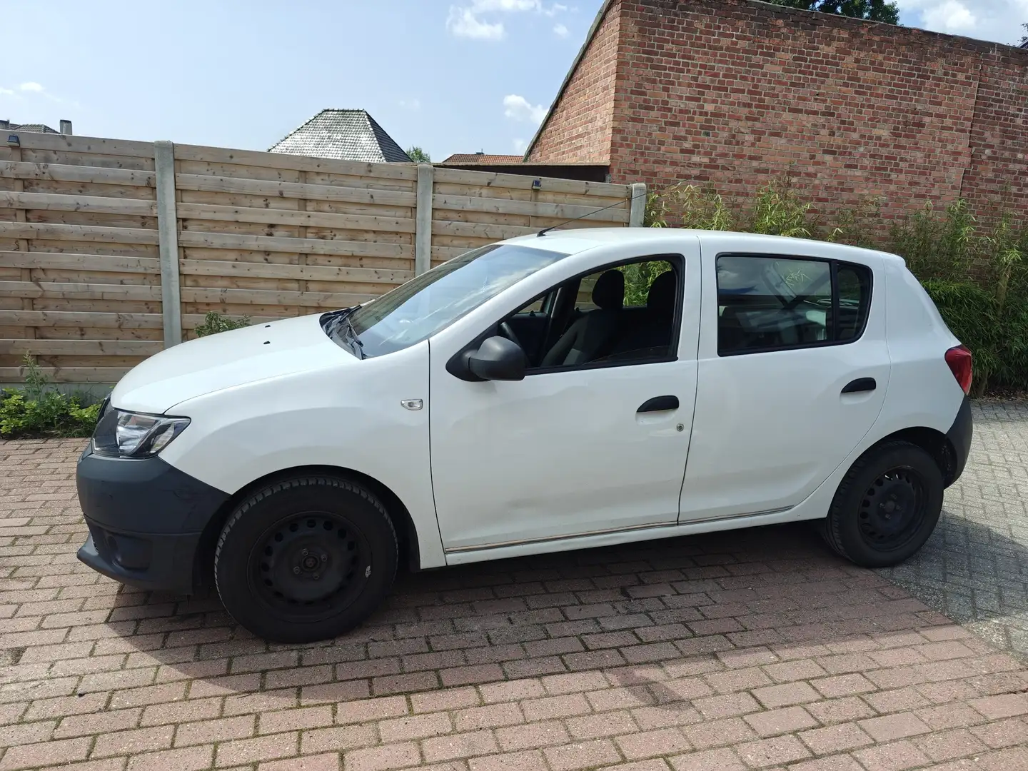 Dacia Sandero - 1