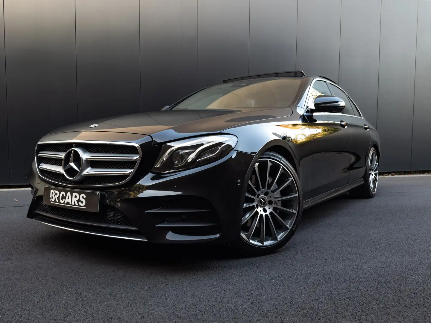 Mercedes-Benz E 220 d / AMG / Burmester / Pano / jantes 20" Neuve Noir - 1