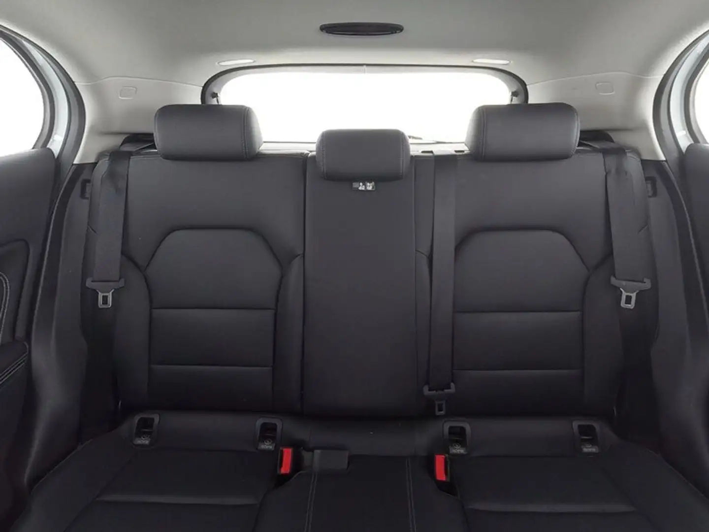 Mercedes-Benz GLA 180 GLA 180 Sport auto Bianco - 2