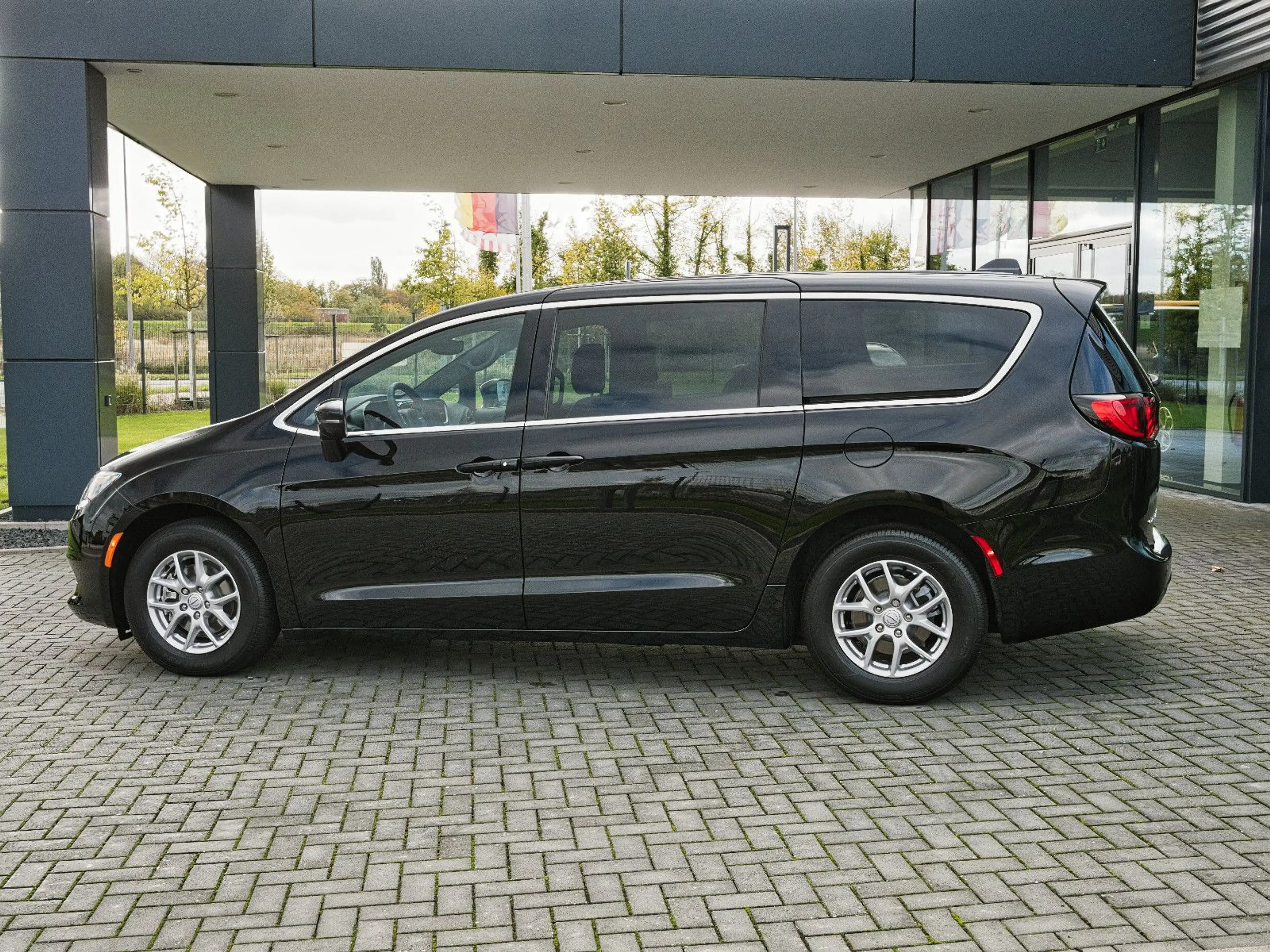 Chrysler Pacifica / Grand Caravan — photo 4