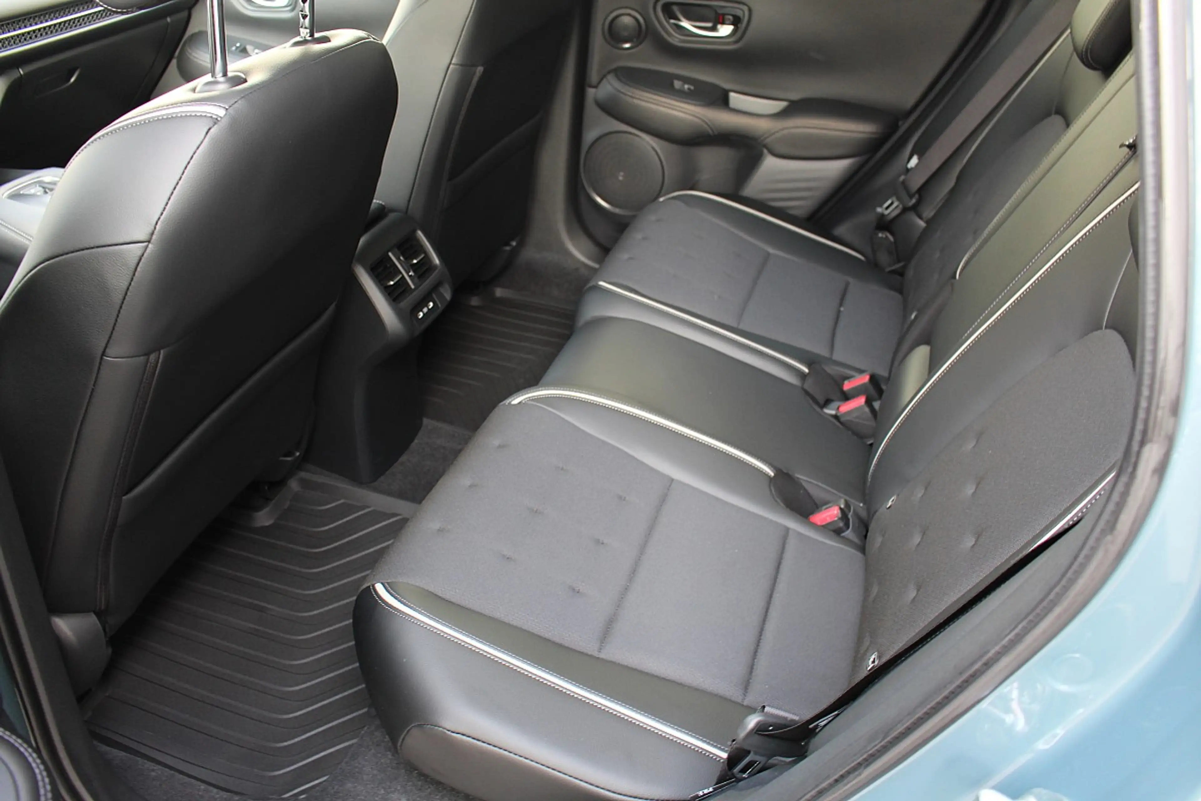 Honda ZR-V 2,0 i-MMD Hybrid Sport Aut. — photo 11