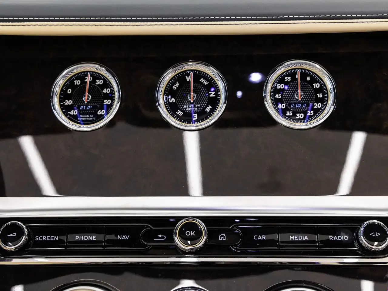 Bentley Continental 2026 — фото 15