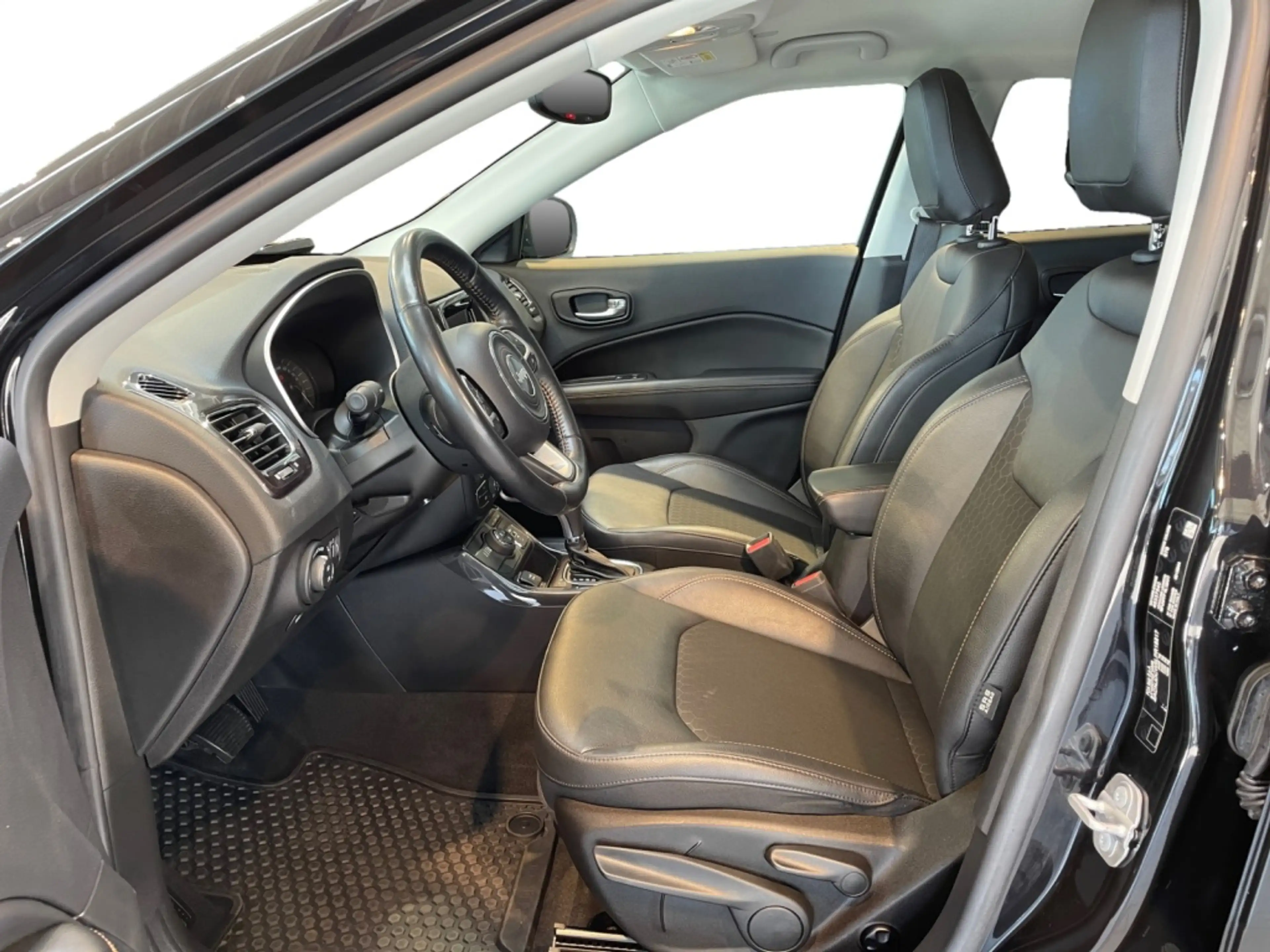 Jeep Compass 1.3 Plug-In Hybrid Limited  Carbon+Cam — photo 9