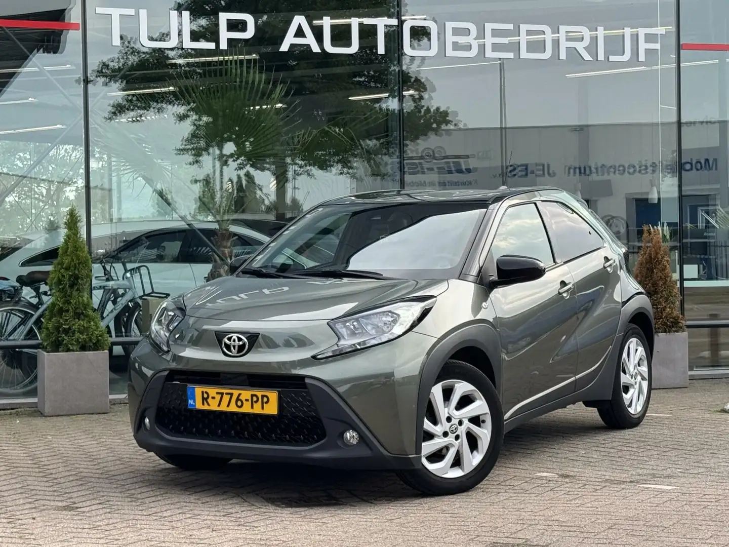 Toyota Aygo X 1.0 VVT-i S-CVT first Automaat 2022 Nw Staat Groen - 2