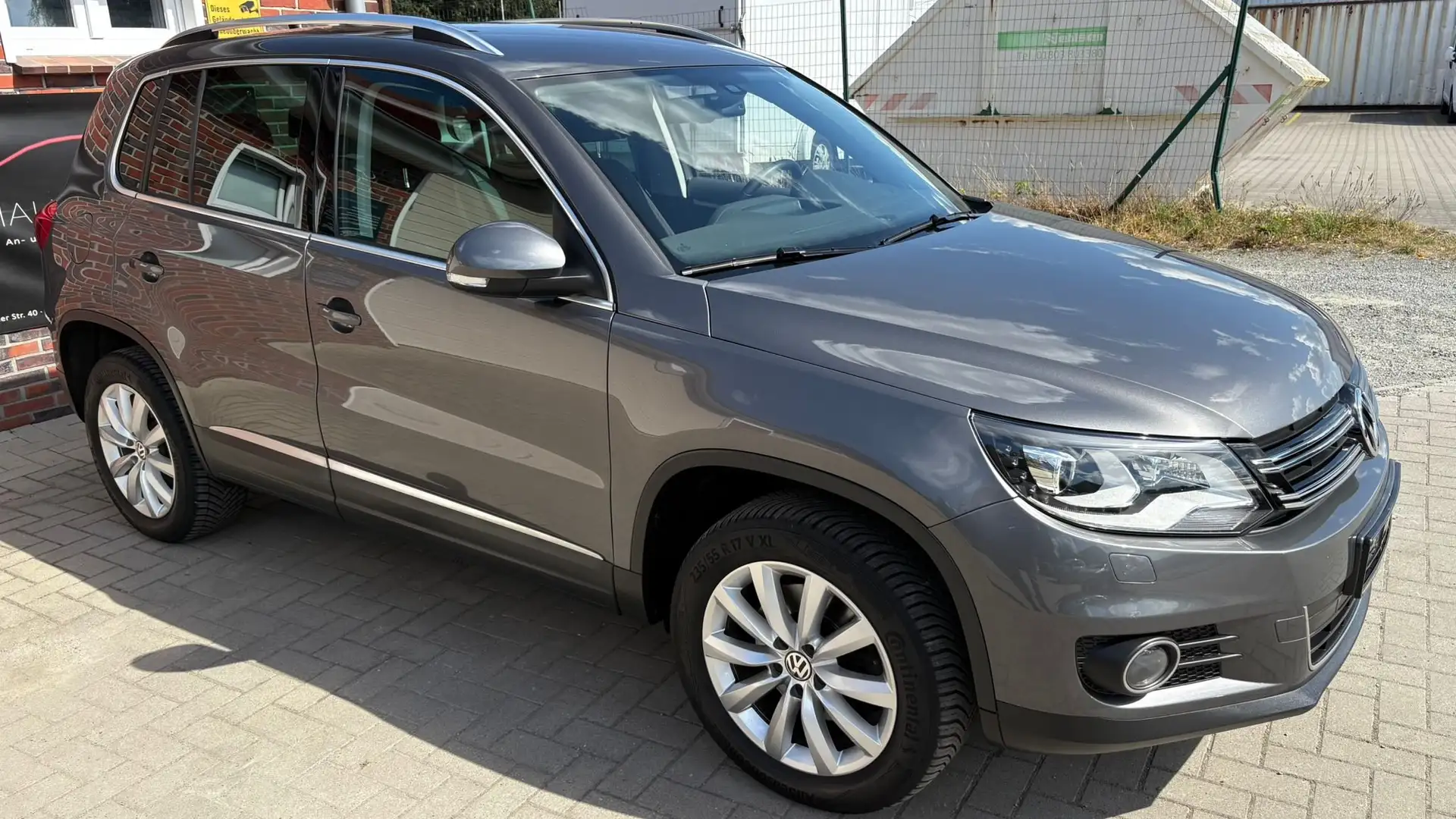 Volkswagen Tiguan 1.4 TSI*1.Hand*Scheckheft*4-Motion*Finanzierung* Grau - 2