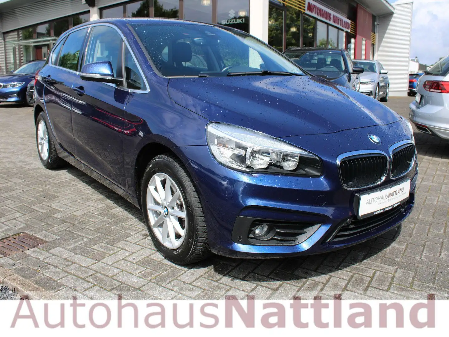 BMW 220 220 i Advantage Navi AHK 1.Hd. Blau - 2