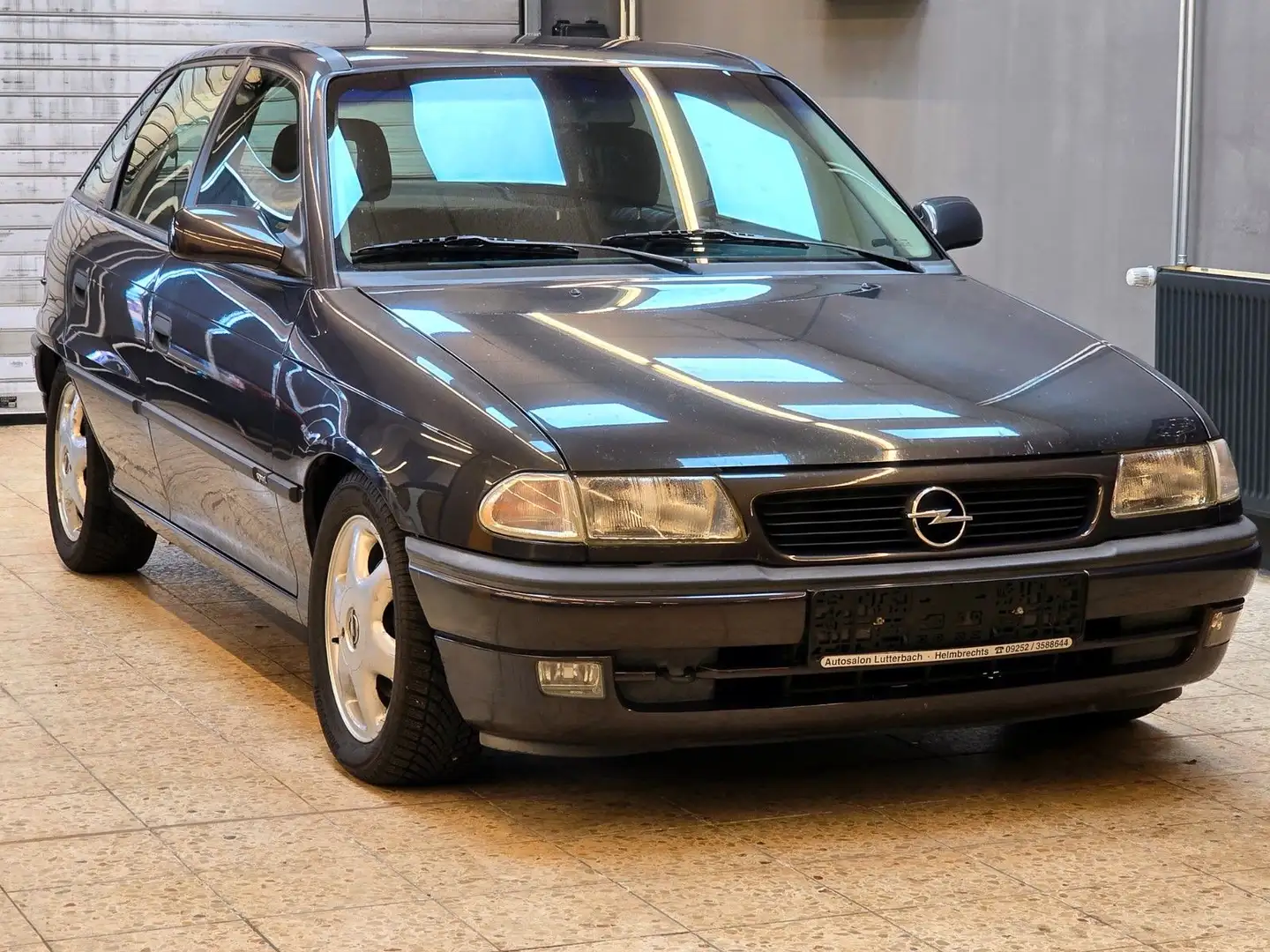 Opel Astra 1.6 16V Sport Oldtimer 130 000 km Schwarz - 1