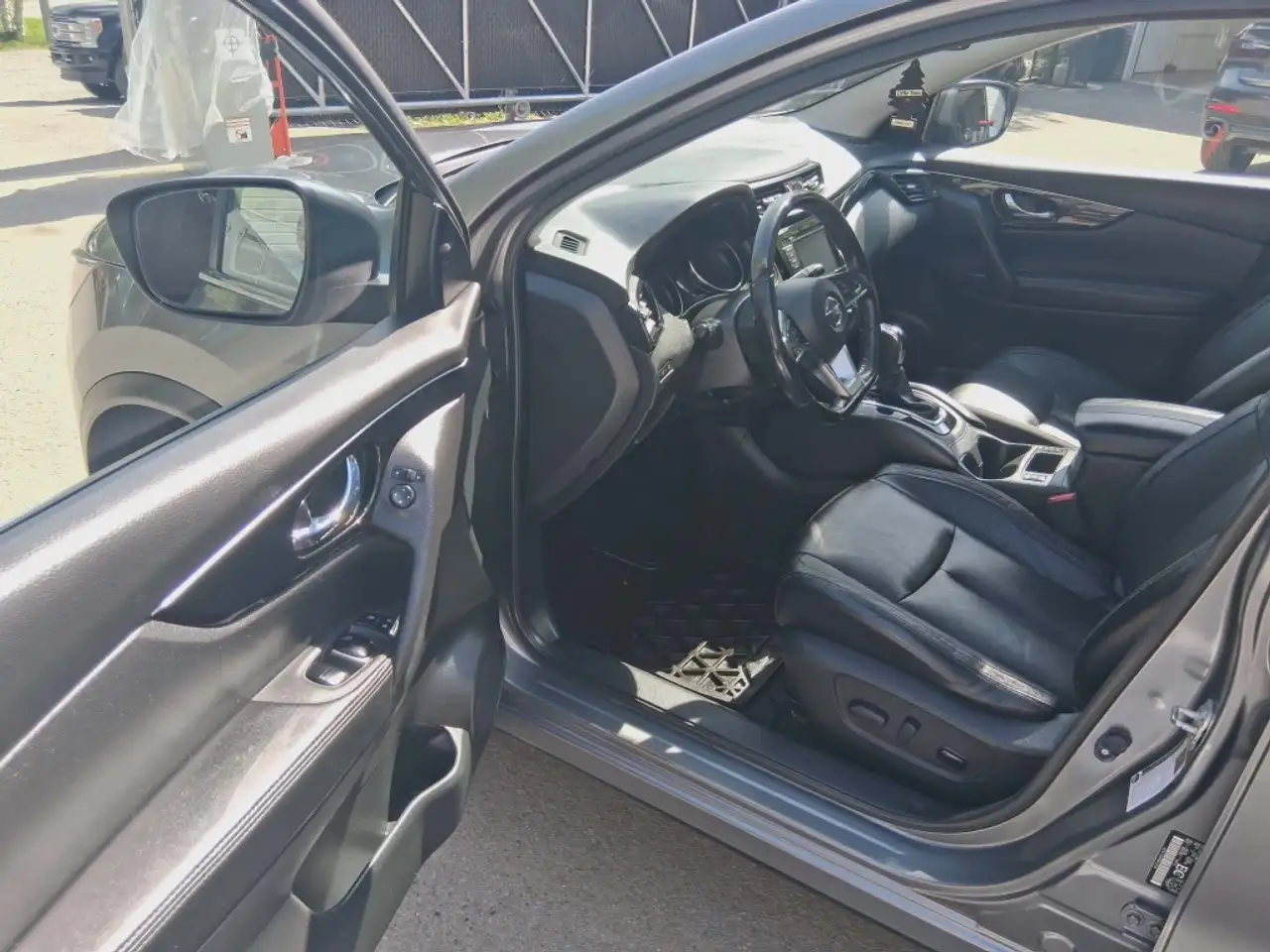 Nissan Qashqai снимка Nissan Qashqai
