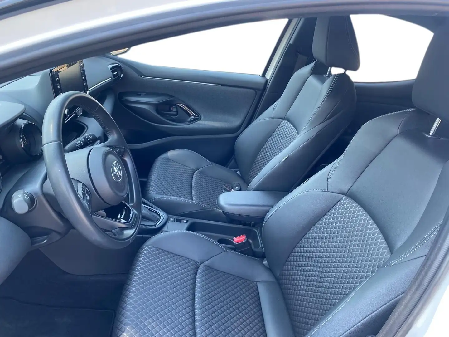 Toyota Yaris 1.5 Hybrid 5 porte Style Bianco - 2