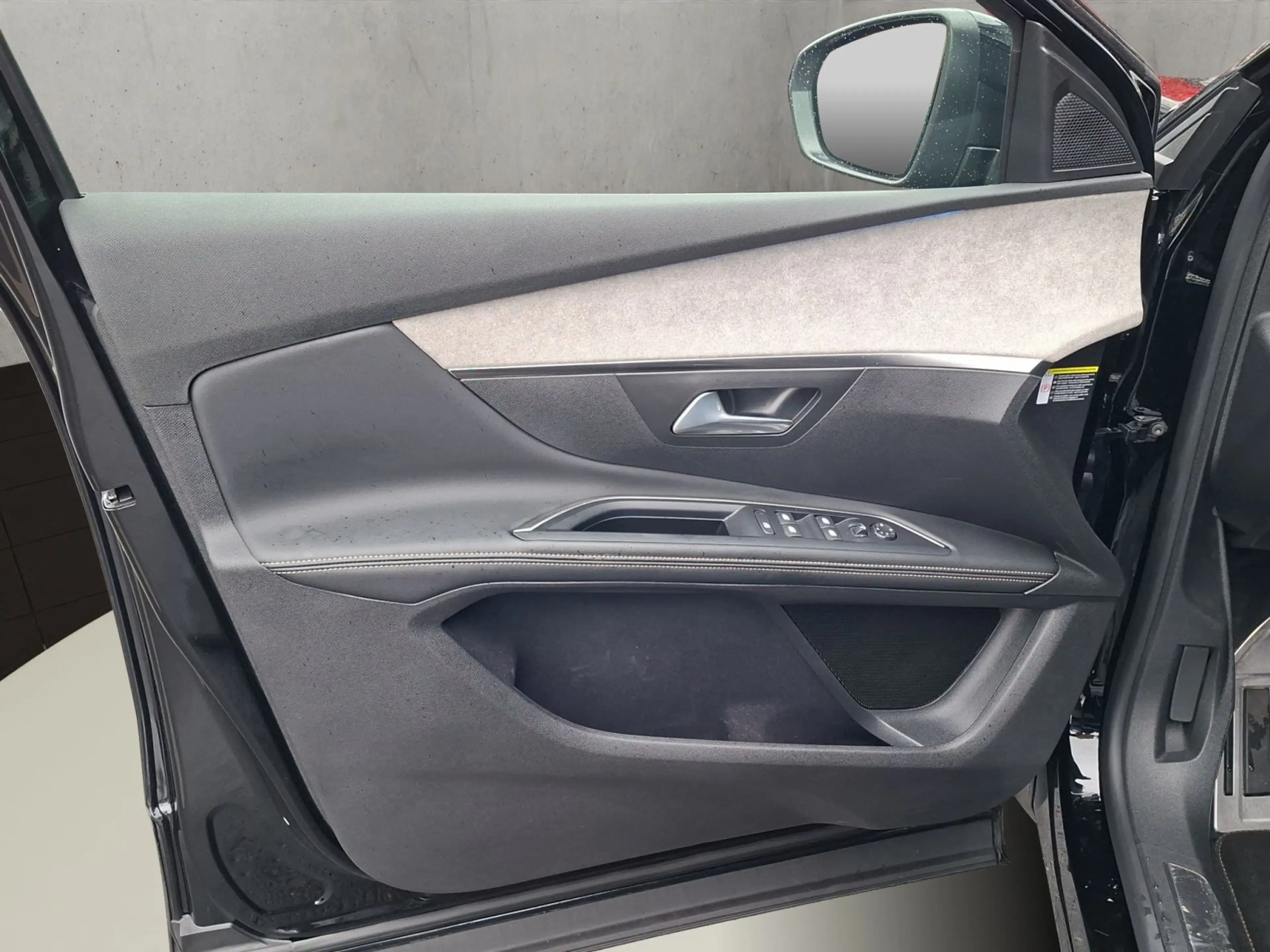 Peugeot 5008 GT HYBRID 136 e-DSC6 — photo 12