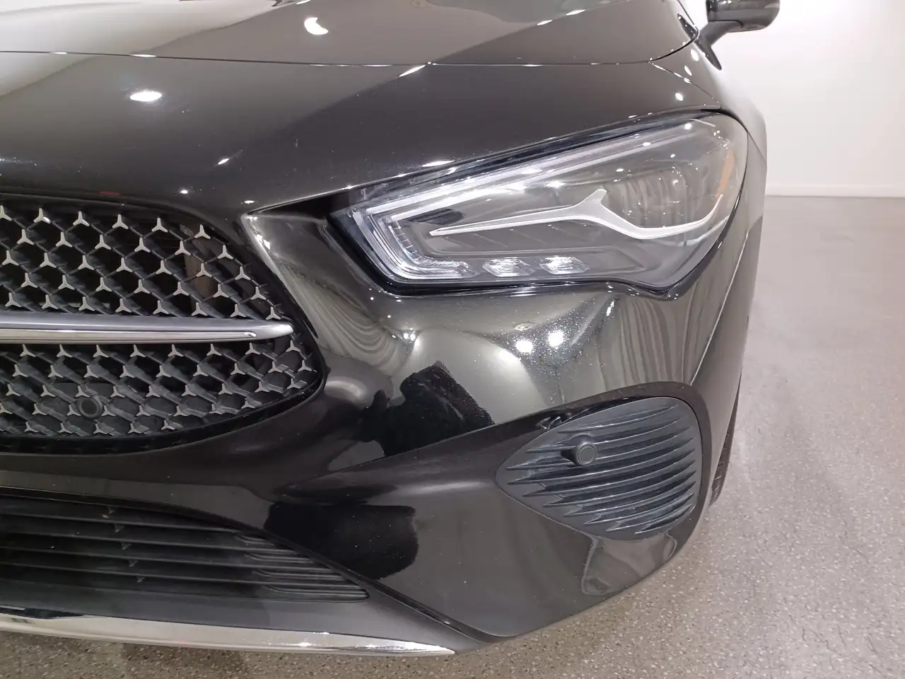 Mercedes-Benz CLA снимка Mercedes-Benz CLA