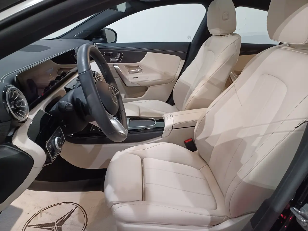 Mercedes-Benz CLA снимка Mercedes-Benz CLA