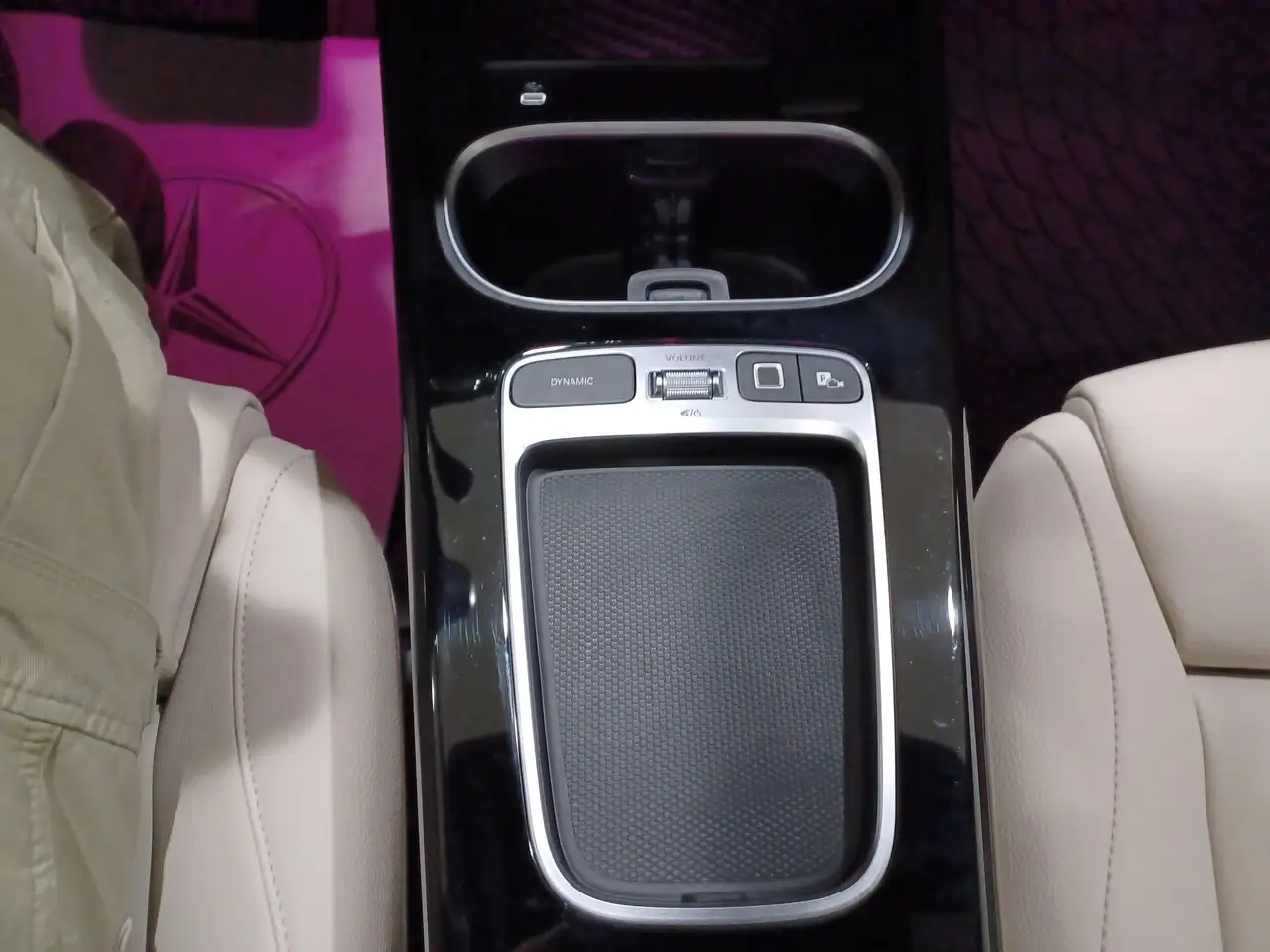 Mercedes-Benz CLA снимка Mercedes-Benz CLA