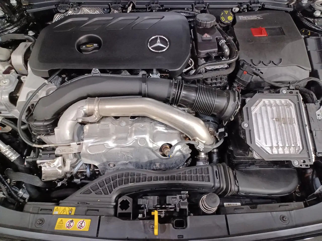 Mercedes-Benz CLA снимка Mercedes-Benz CLA