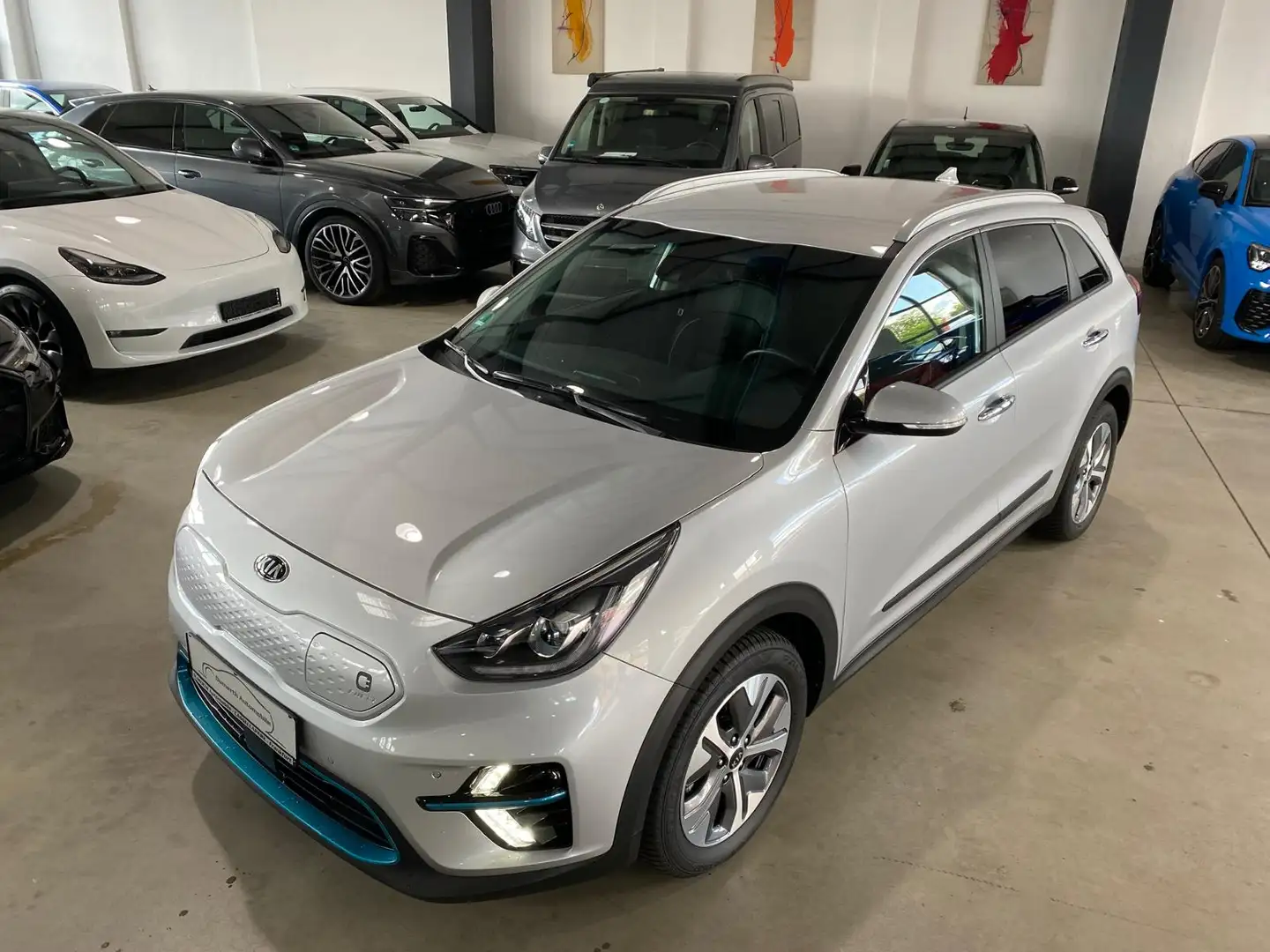 Kia e-Niro Spirit/150KW/Leder/SitzKlima/Navi/3-PH/JBL Серебристый - 2