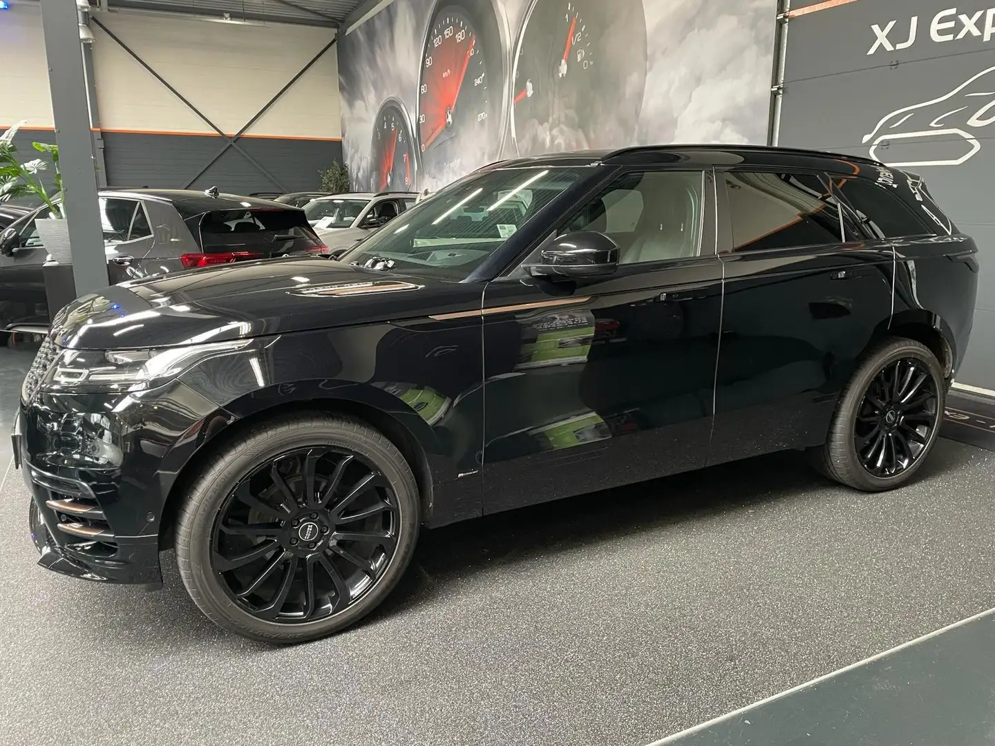 Land Rover Range Rover Velar 2.0 I4 Turbo AWD R-Dynamic 22"NAVI VOL Noir - 1