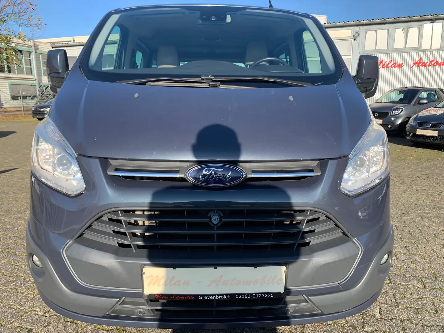 Ford Tourneo Custom 300 L1 Tourneo Titanium 8Si-Leder-STHZG-v.Assisten Grau - 2
