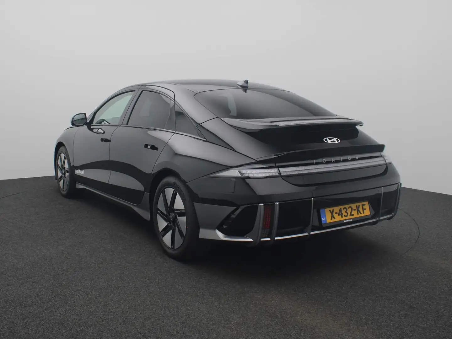 Hyundai IONIQ 6 Lounge AWD 77.4 kWh Hyundai IONIQ 6 Lounge AWD 77 Zwart - 2