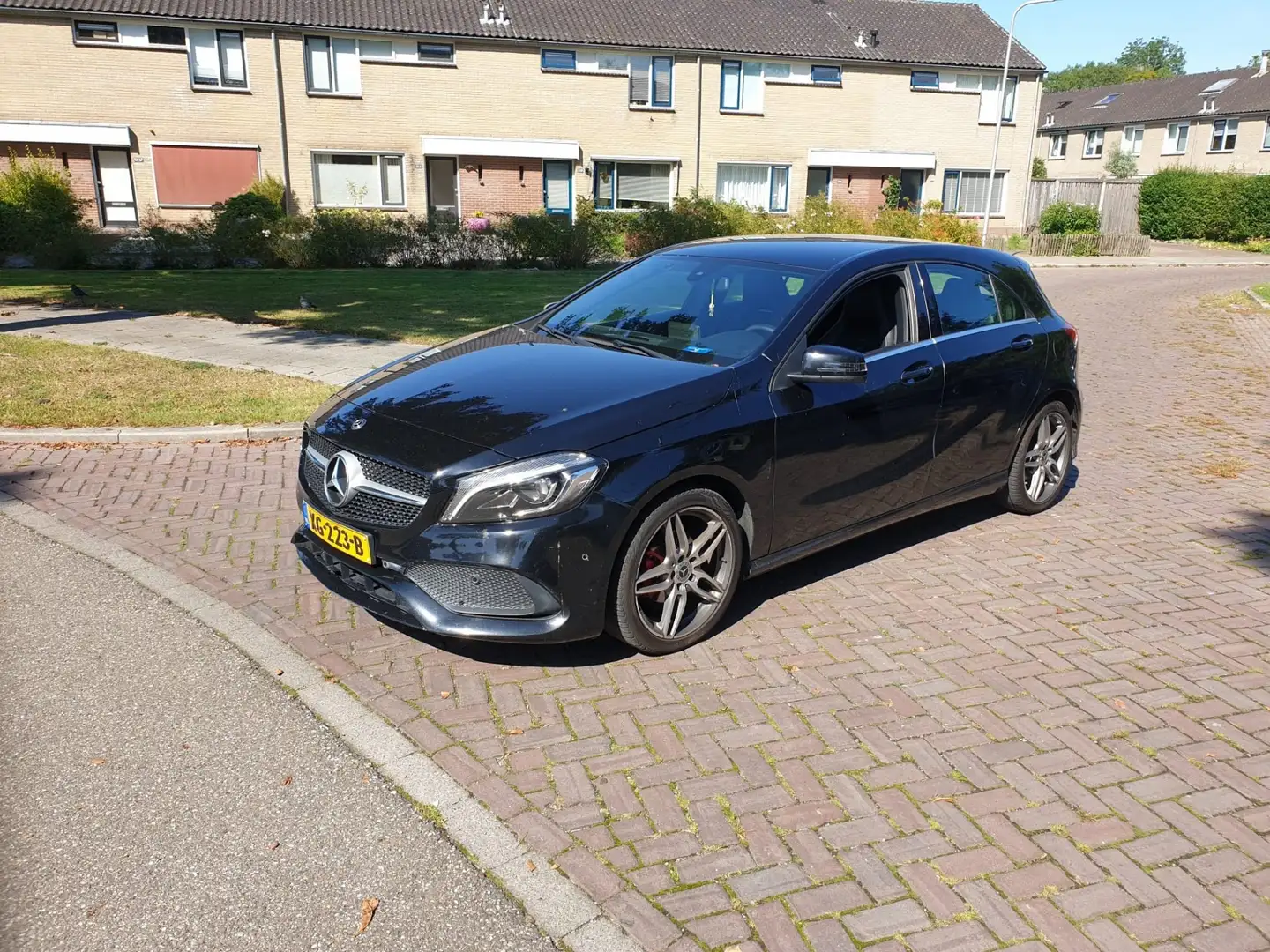 Mercedes-Benz A 180 Business Sol. AMG Clima leder Navi pdc electr pakk Zwart - 1