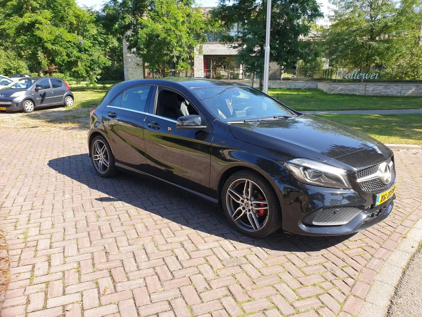 Mercedes-Benz A 180 Business Sol. AMG Clima leder Navi pdc electr pakk Zwart - 2