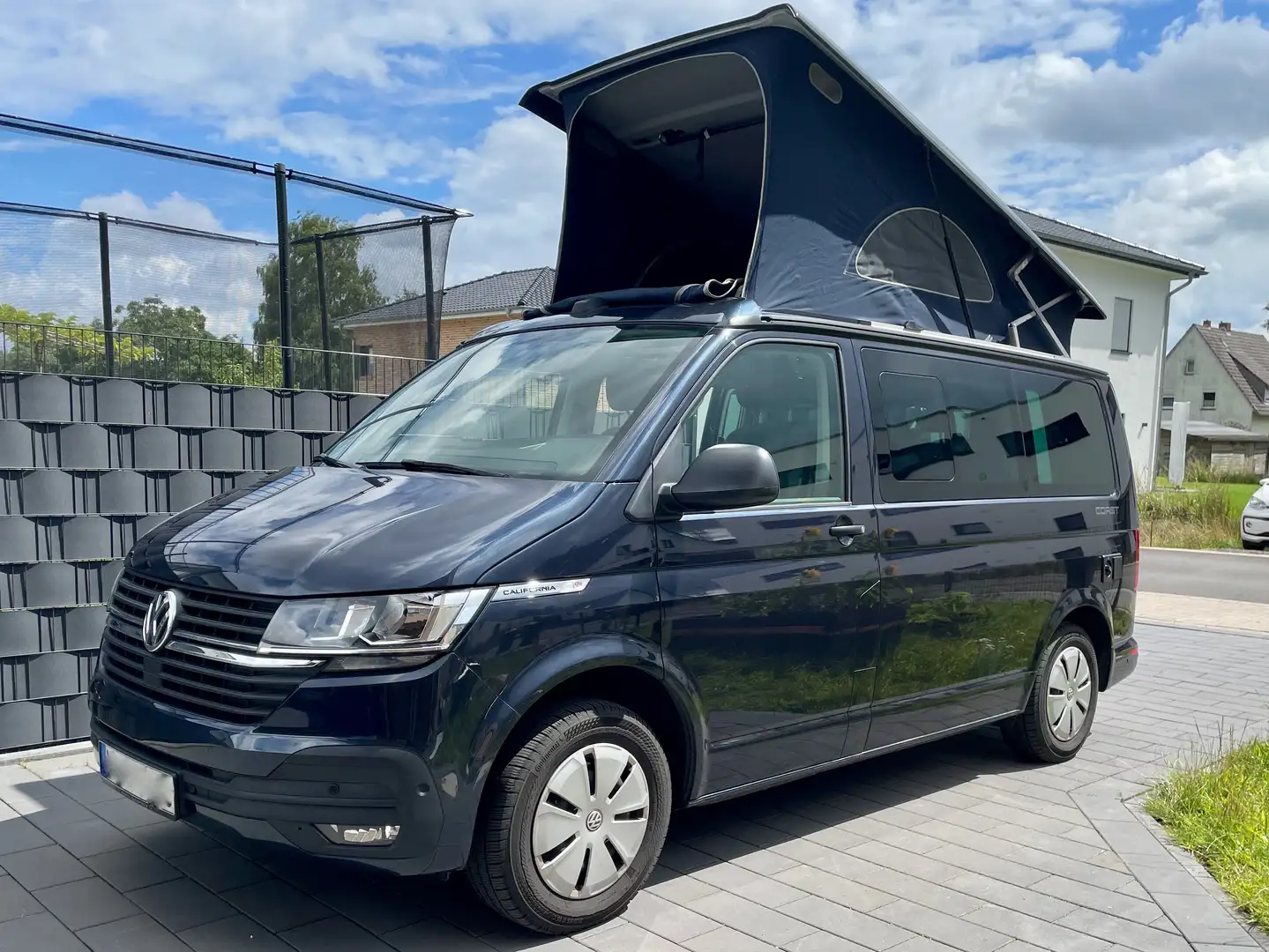 Volkswagen T6.1 California California T6.1 Coast AHK, Standheizung, 80l Tank Blauw - 1