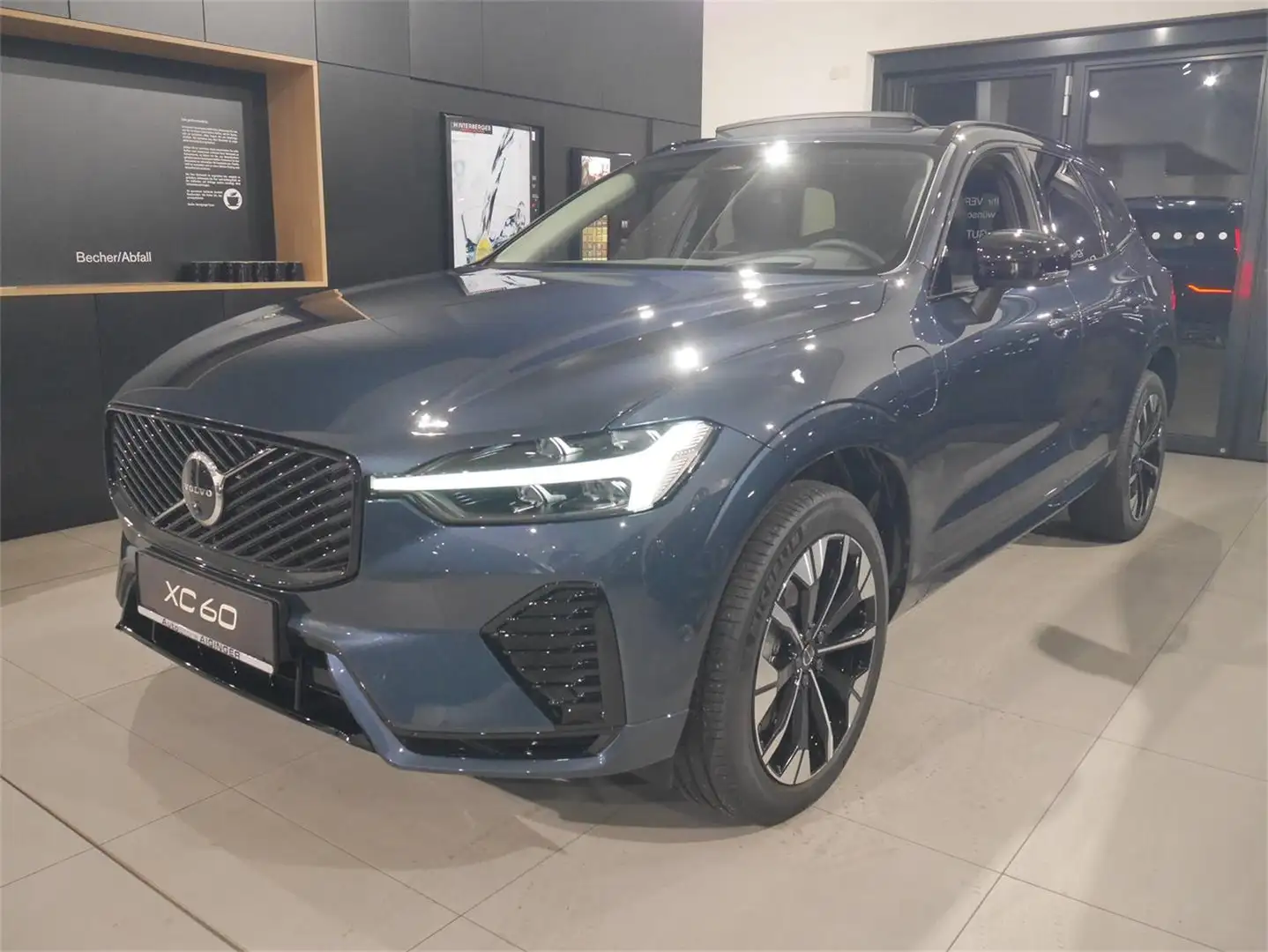 Volvo XC60 T6 AWD Geartr. Plus Dark Blau - 1