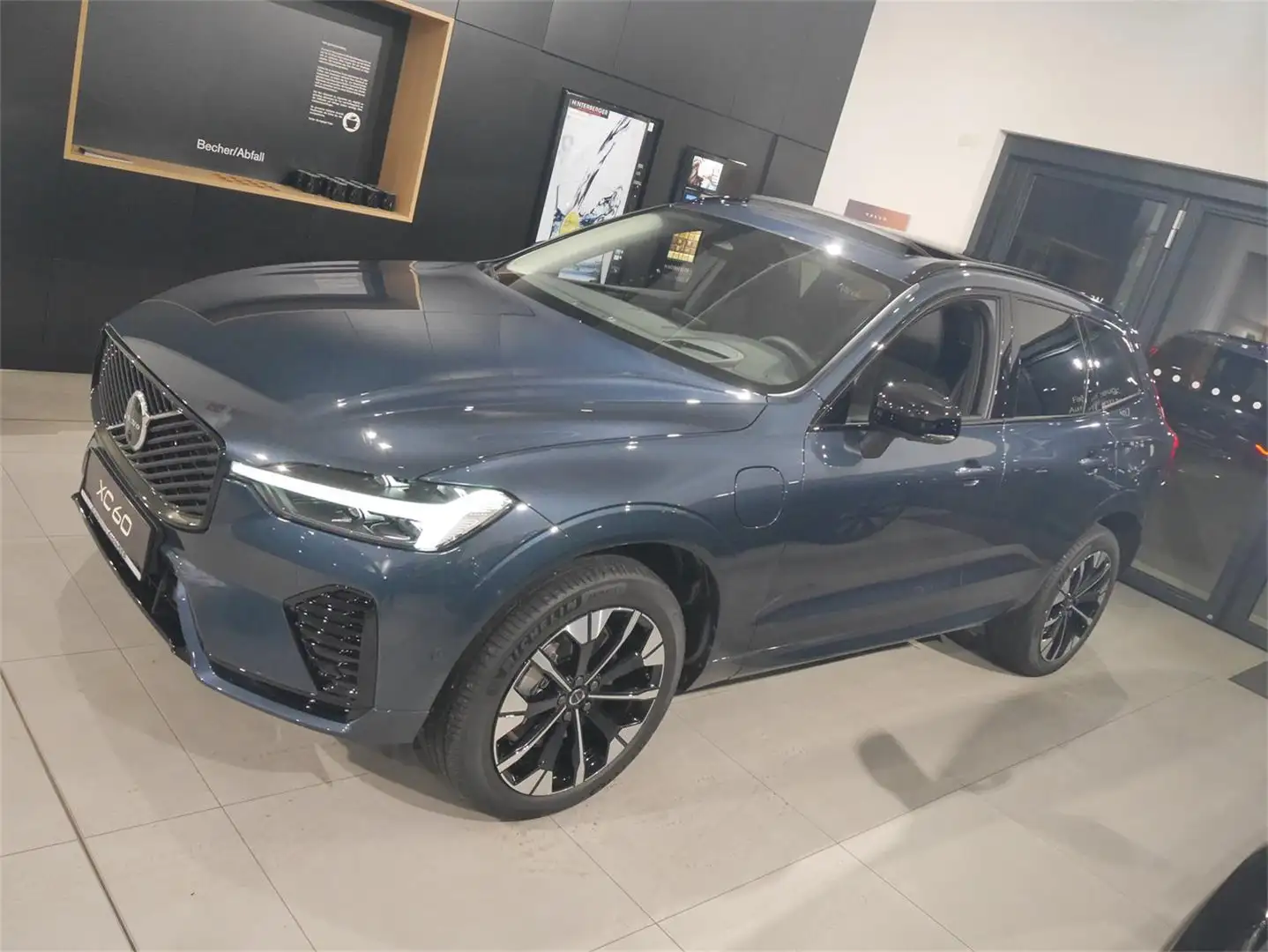 Volvo XC60 T6 AWD Geartr. Plus Dark Blau - 2