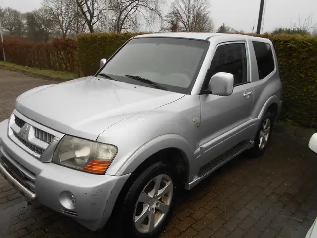 Mitsubishi Pajero Pajero Diesel  5-Türer 3.2 DI-D Dakar