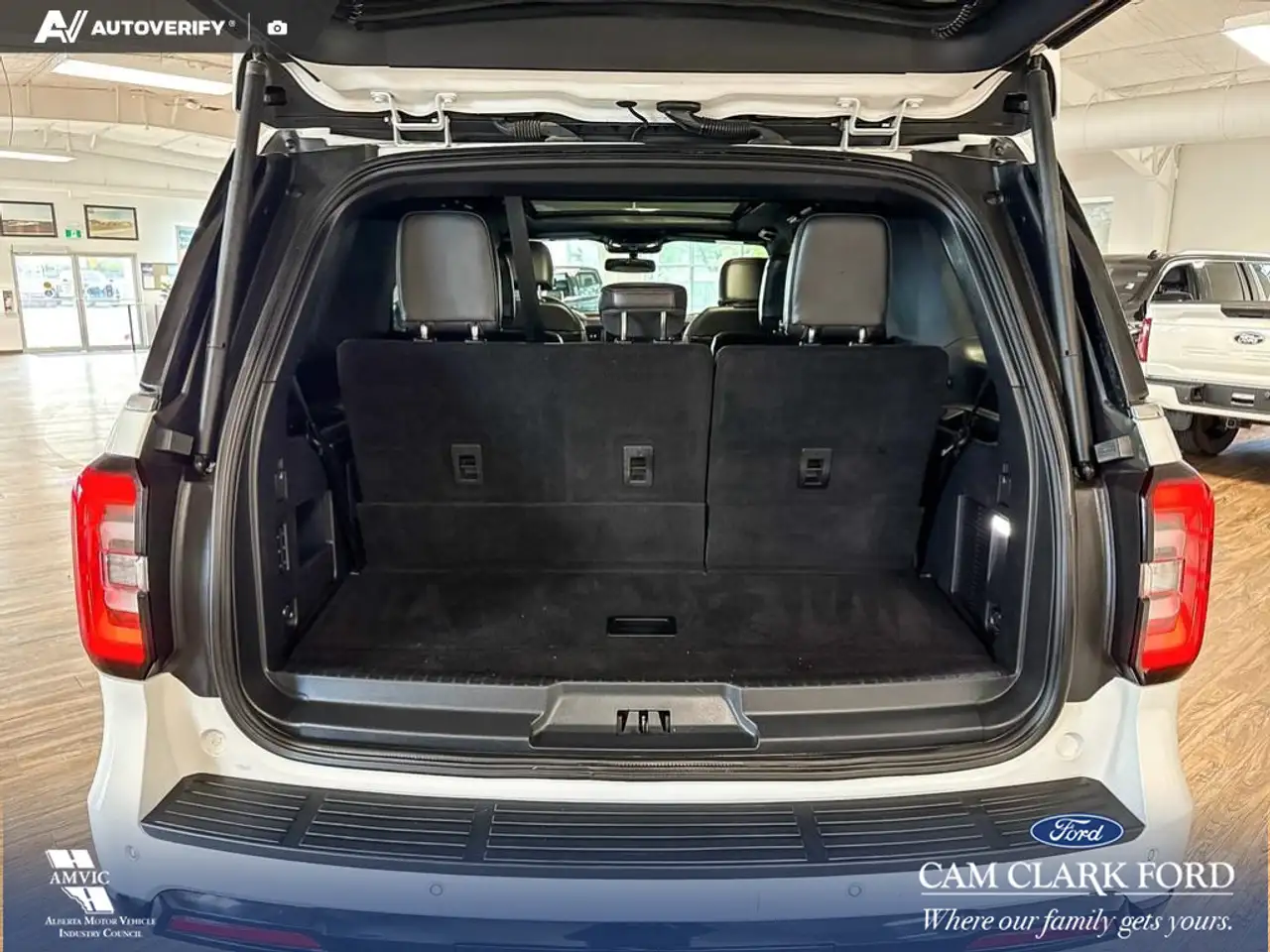 Ford Expedition снимка Ford Expedition