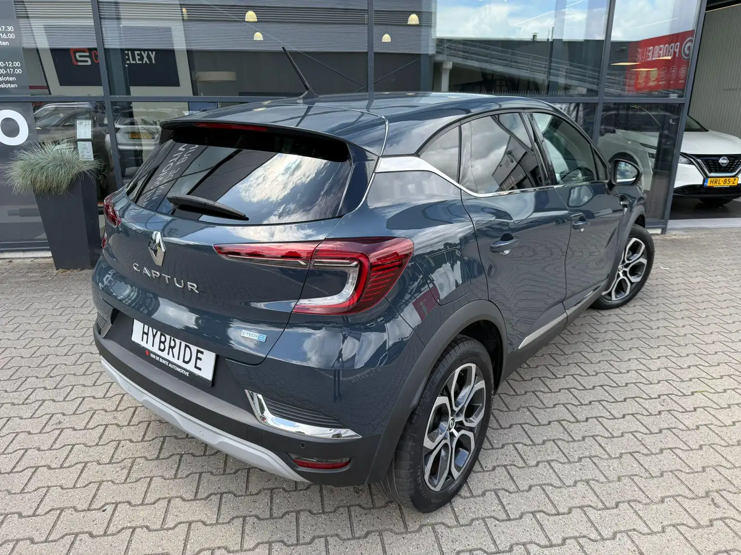 Renault Captur 1.6 E-Tech Plug-in Hybrid 160 Intens Grijs - 2